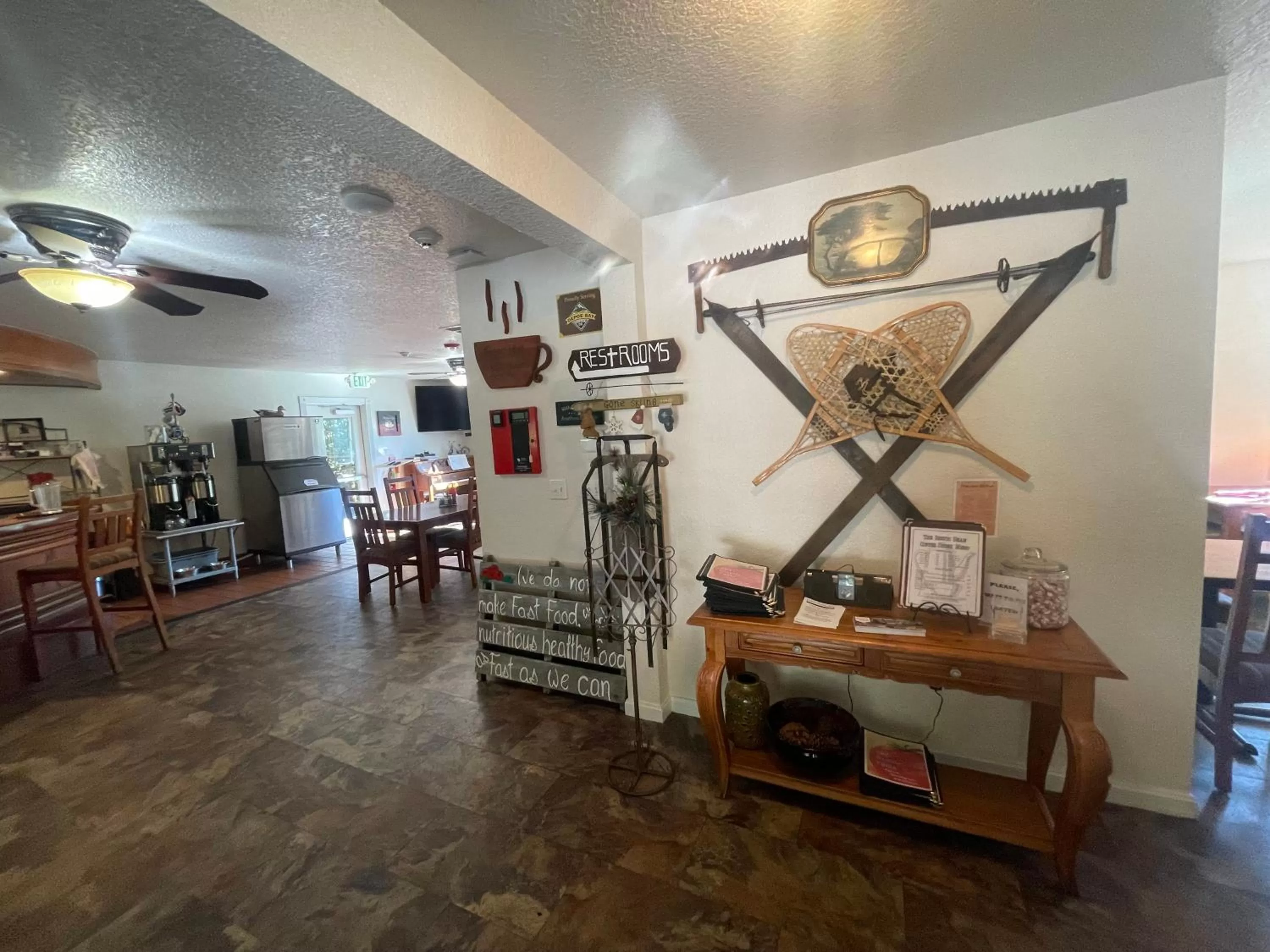 Restaurant/places to eat in Sierra Woods Lodge