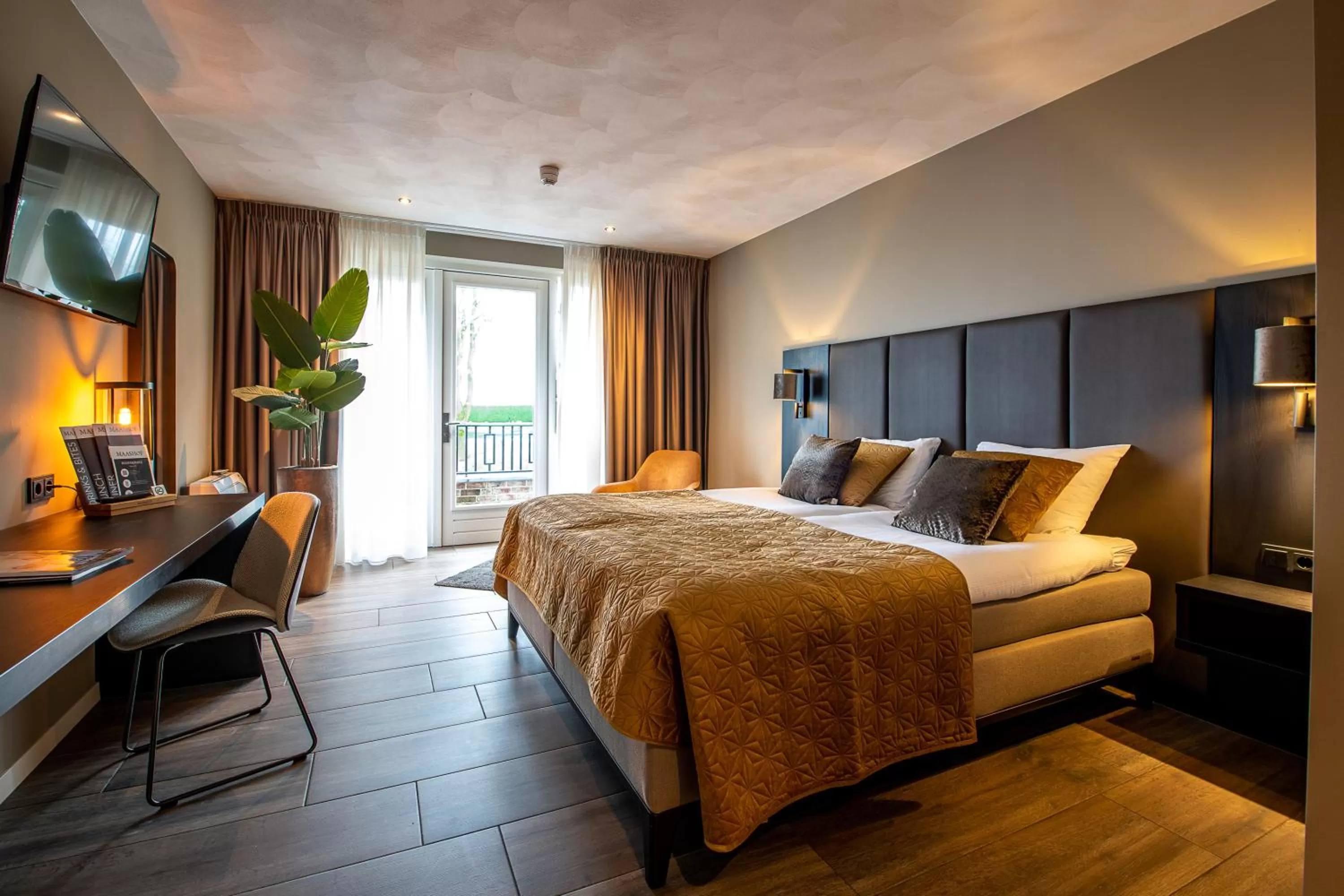 Balcony/Terrace, Bed in Maashof