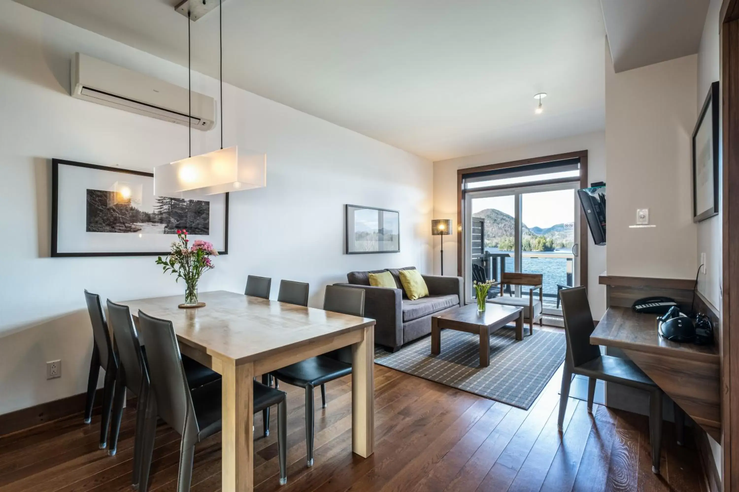 Dining Area in Suites-sur-Lac