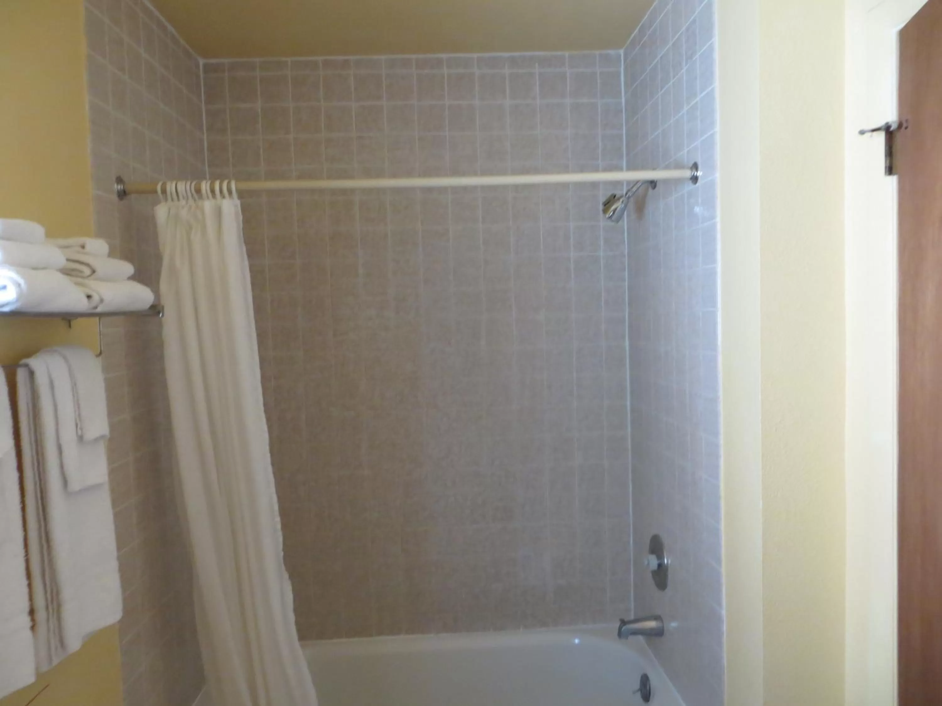 Bathroom in Scottish Inn Winnemucca