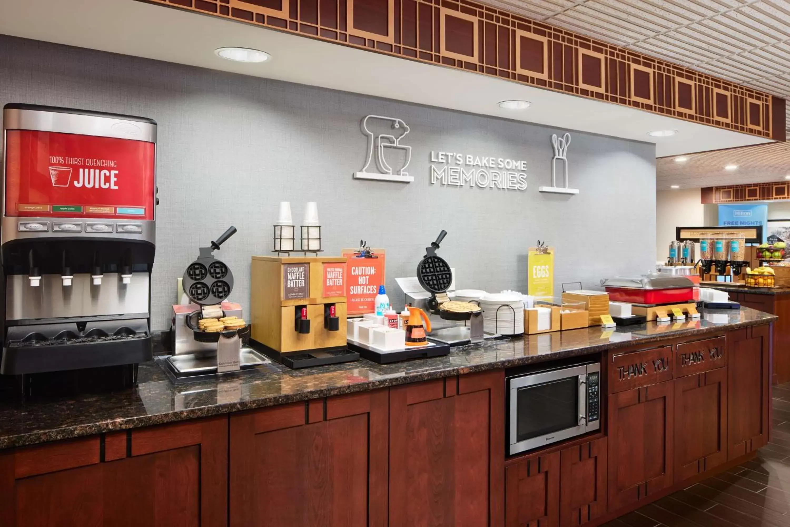 Breakfast, Kitchen/Kitchenette in Hampton Inn Seymour