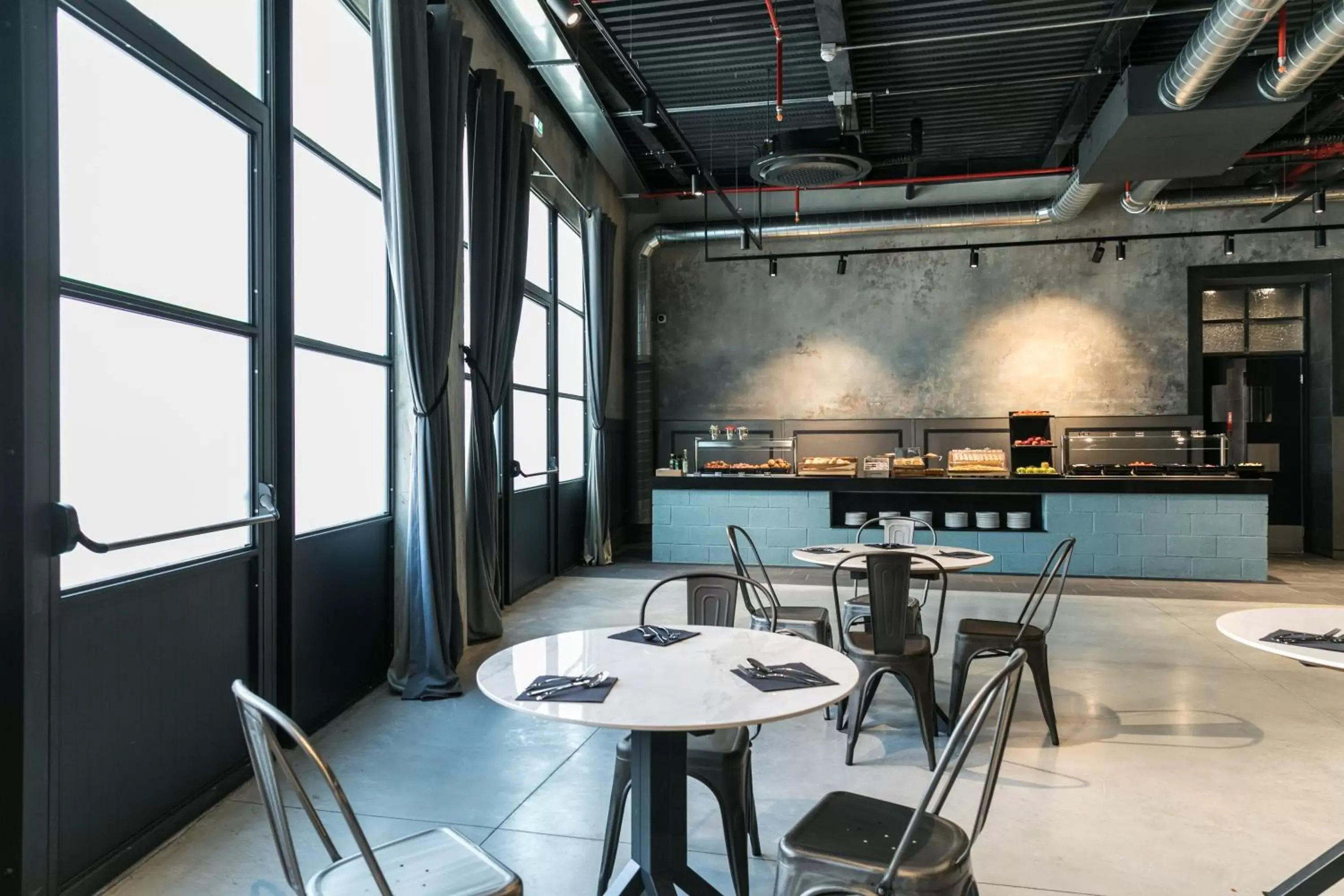 Restaurant/places to eat in J24 Hotel Milano