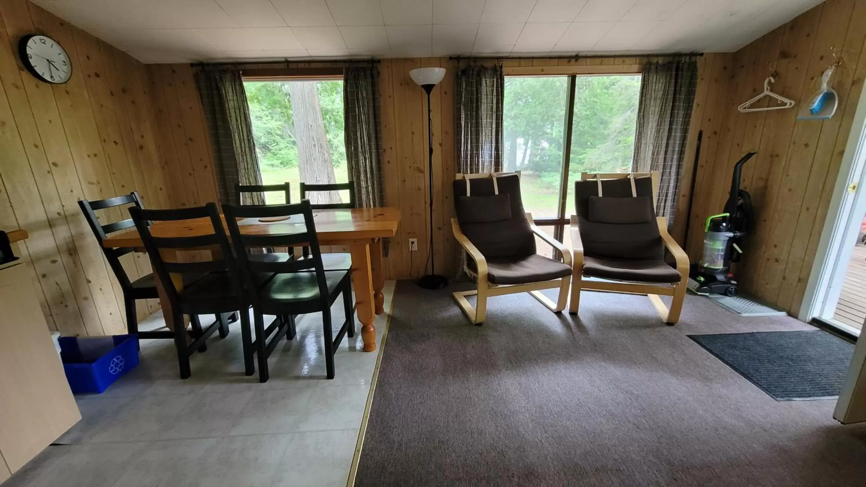 Seating Area in Parkway Cottage Resort and Trading Post