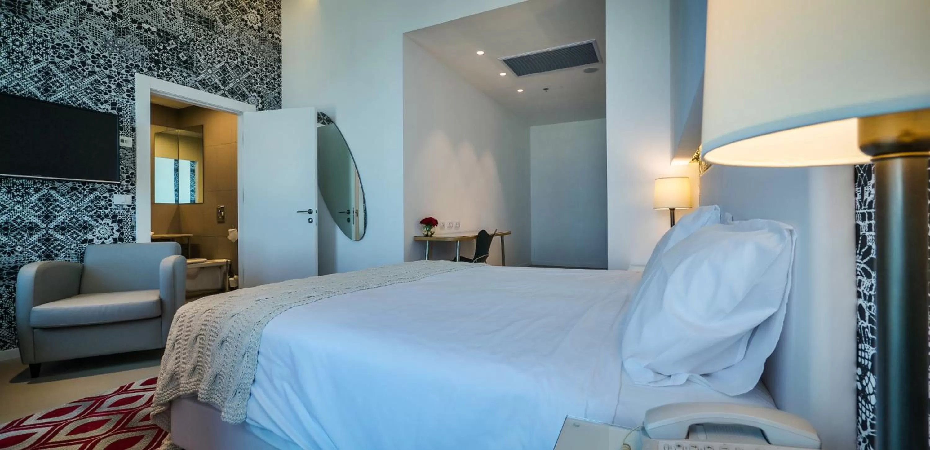 Photo of the whole room, Bed in Metropolitan Hotel