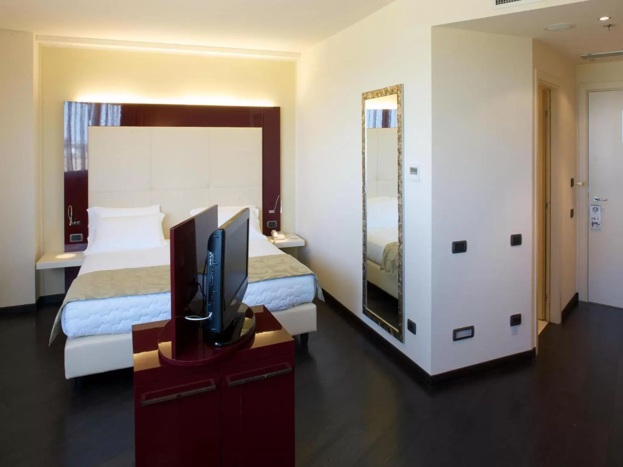 TV and multimedia, TV/Entertainment Center in Grand Hotel Mattei