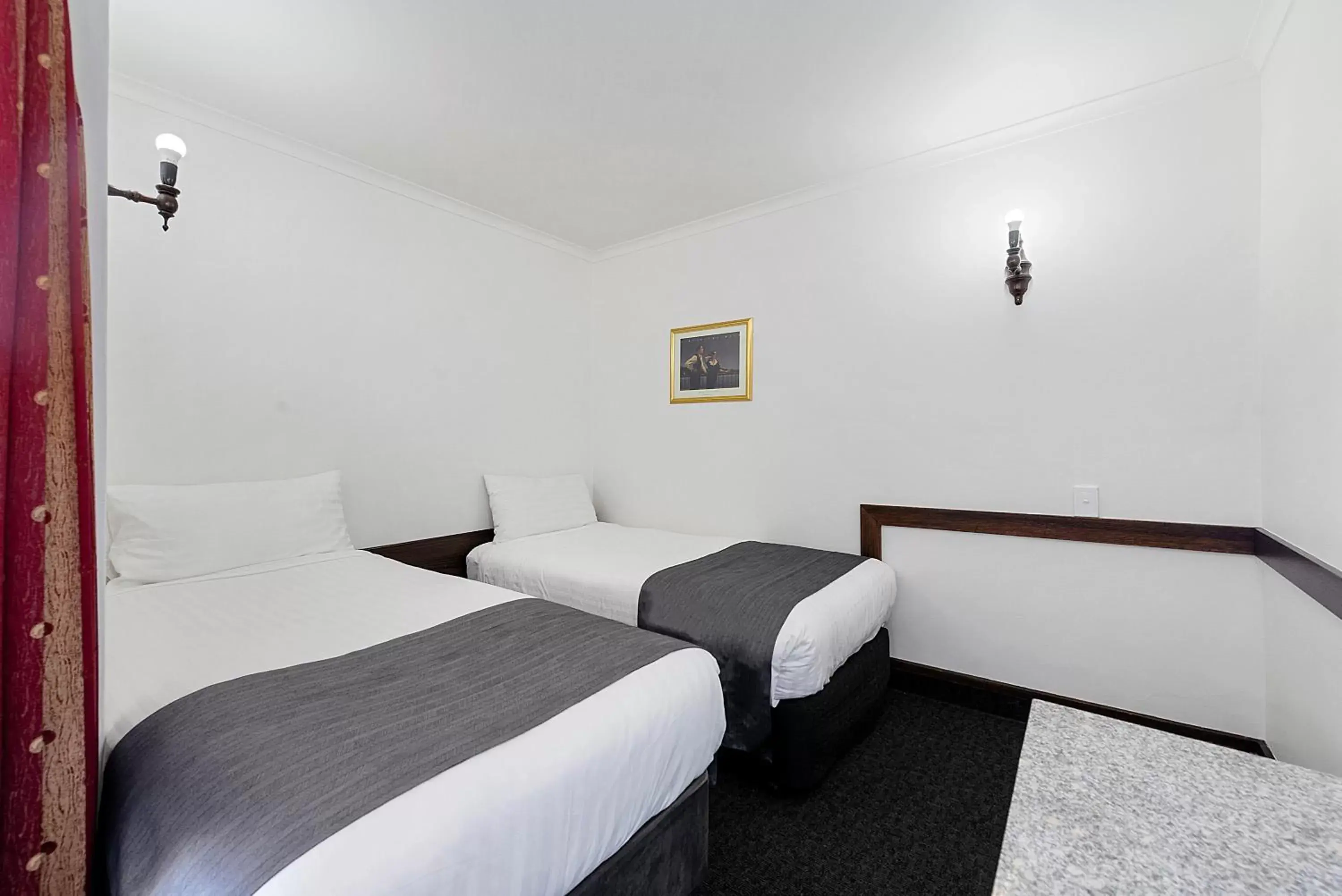 Bed in Quality Hotel Colonial Launceston