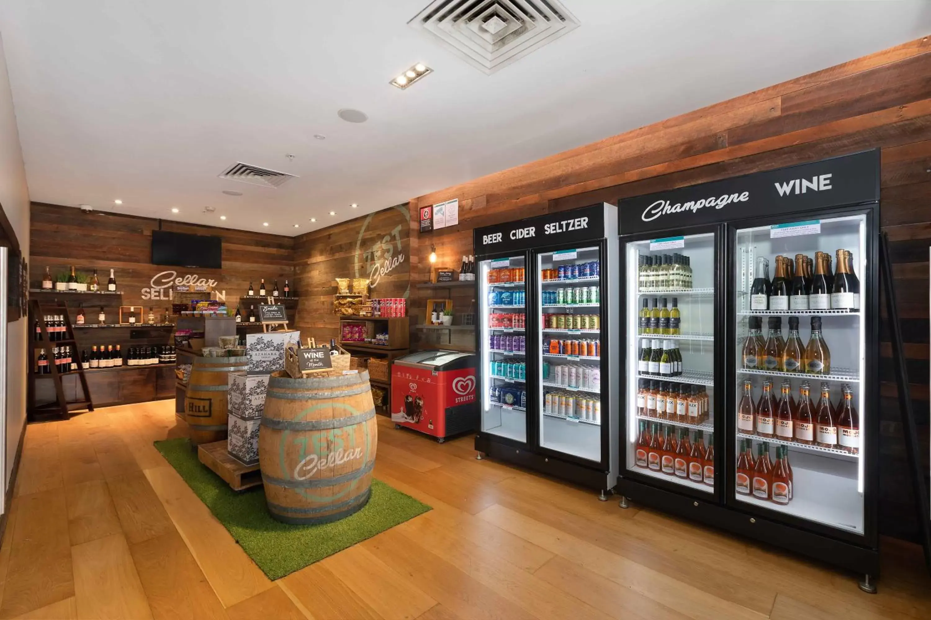 Restaurant/places to eat, Supermarket/Shops in Novotel Sydney Darling Harbour