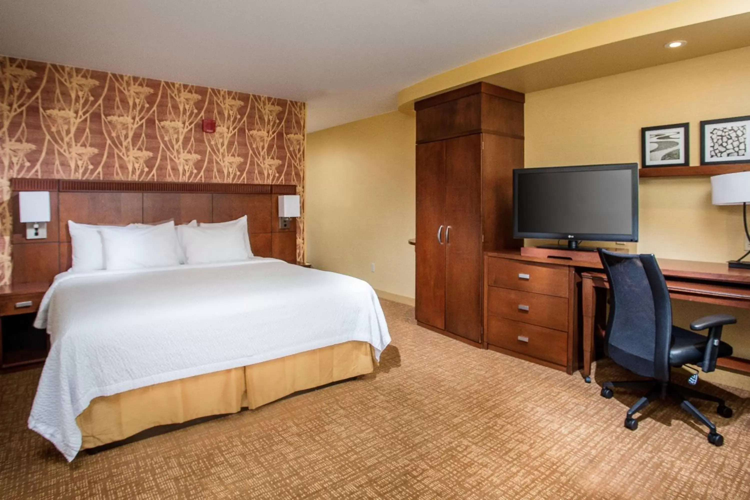 Photo of the whole room, Bed in Courtyard by Marriott Peoria