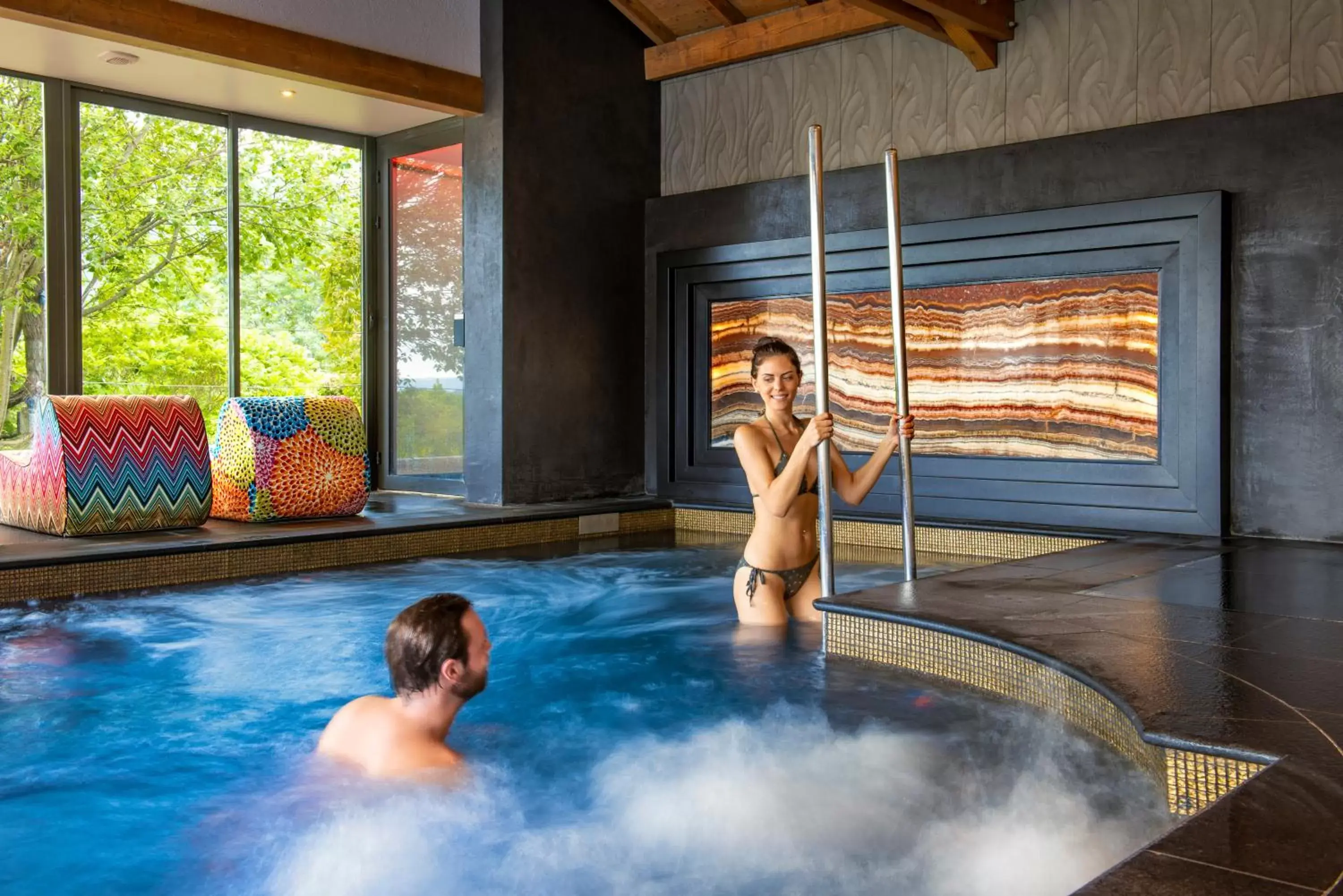 Hot Tub, Swimming Pool in Les Trésoms Lake and Spa Resort