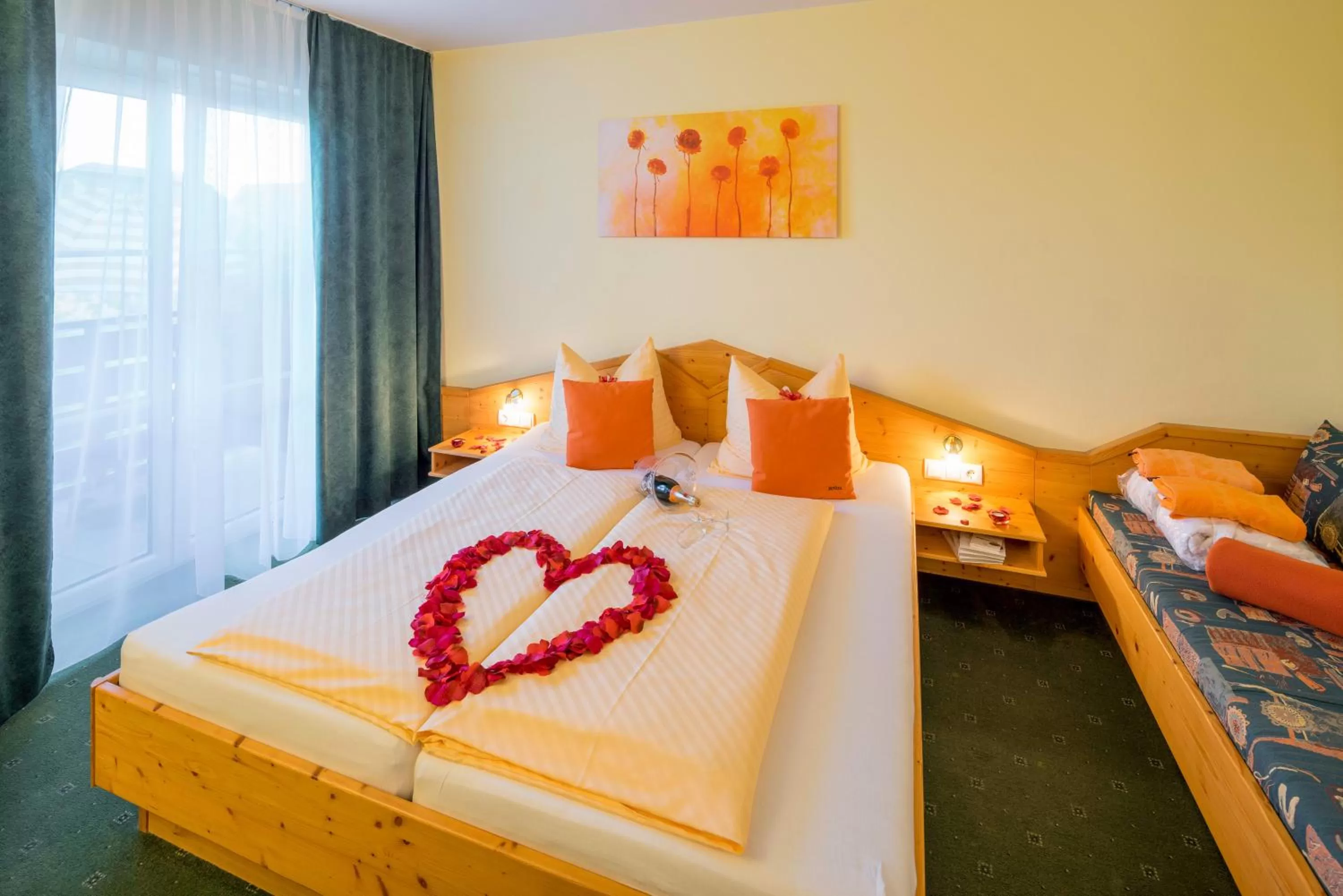 Bedroom, Bed in Hotel Garni Oasis Loipersdorf