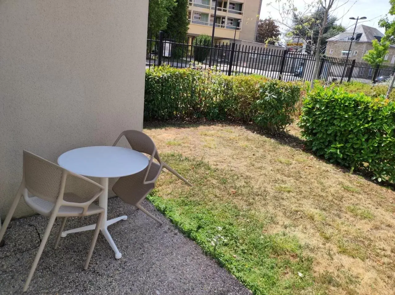 Patio in Domitys Le Jardin des Lys