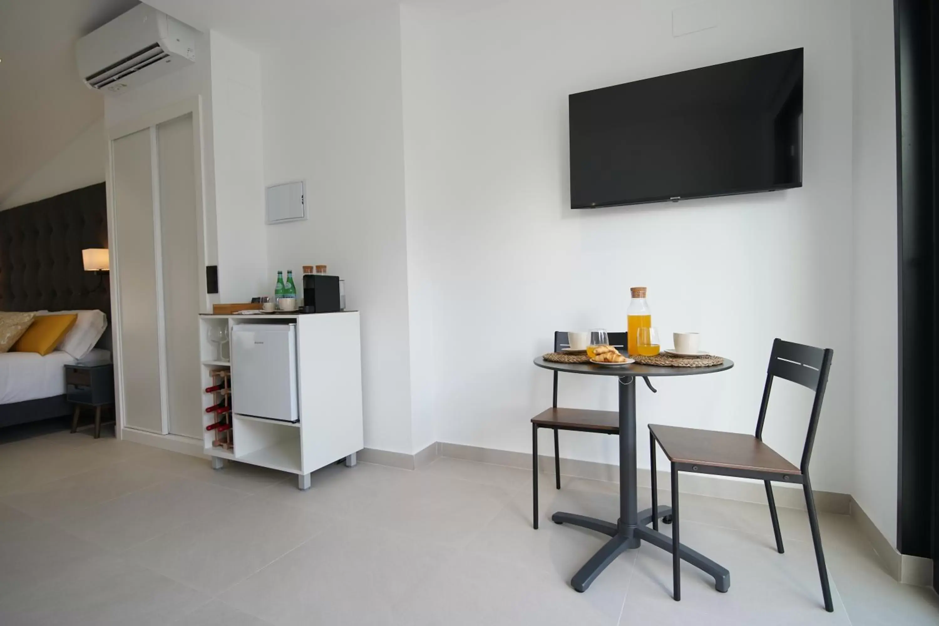 TV and multimedia, TV/Entertainment Center in Suites Puerto Valencia