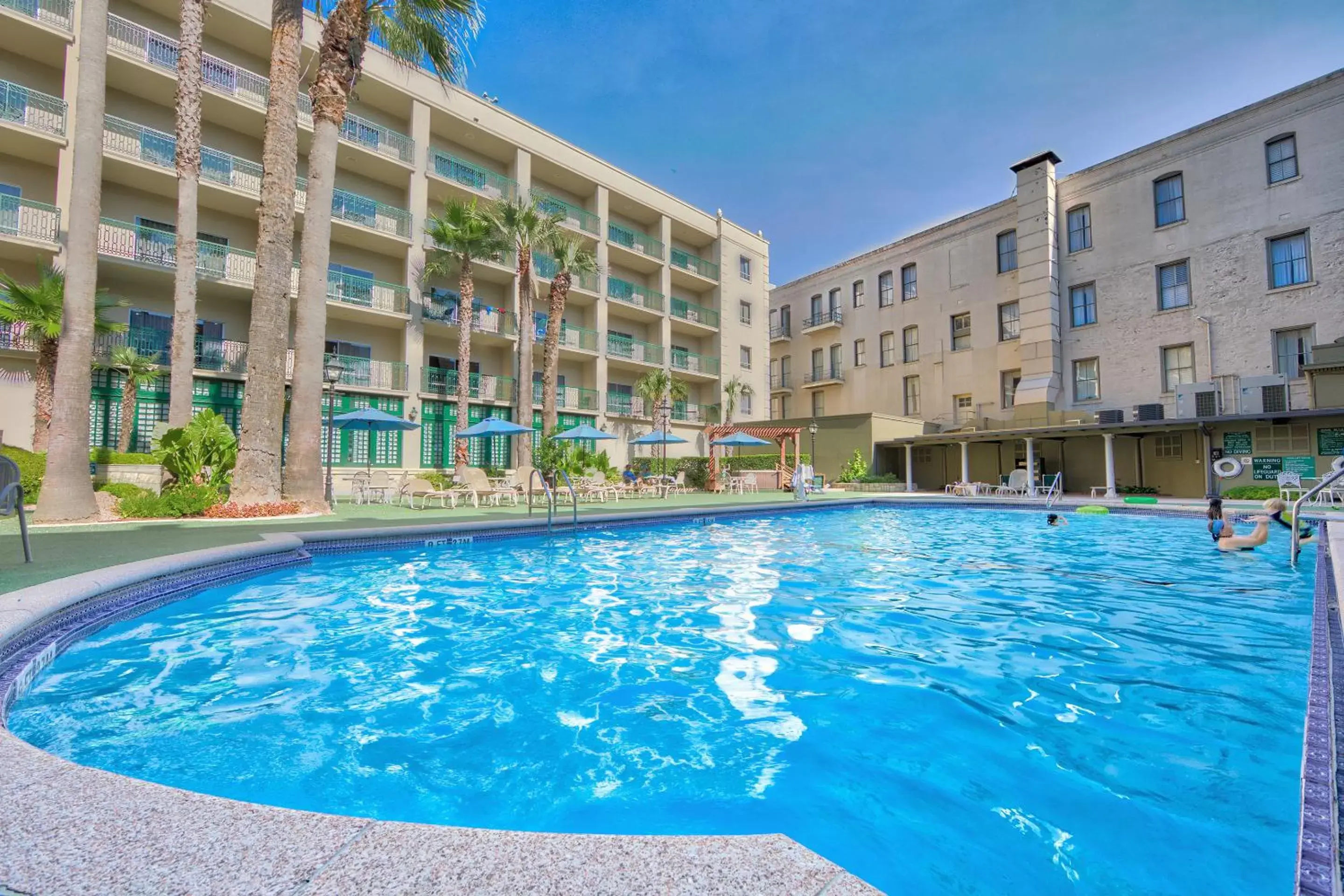 Pool view in Menger Hotel