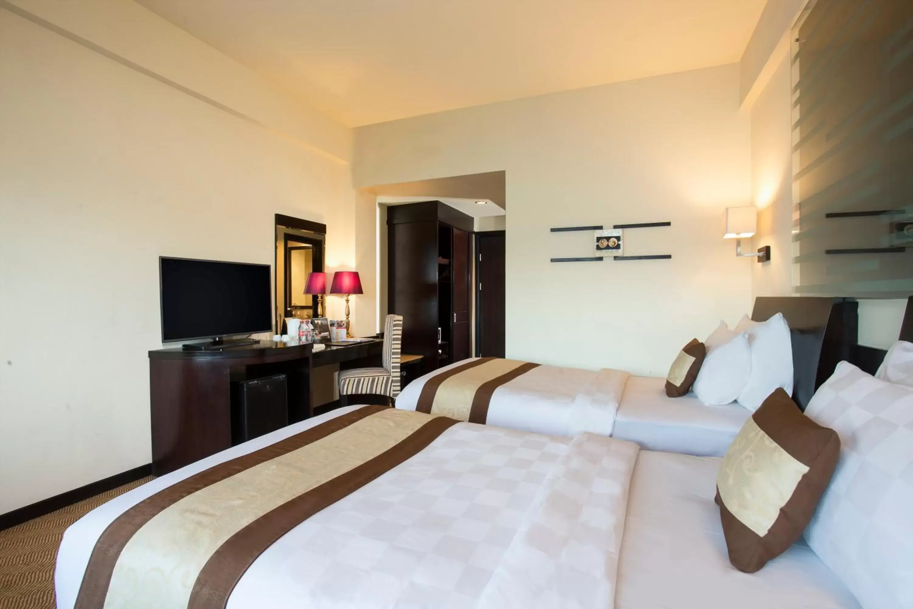 TV and multimedia, Bed in Swiss-Belhotel Silae Palu TV and multimedia, Bed in Swiss-Belhotel Silae Palu