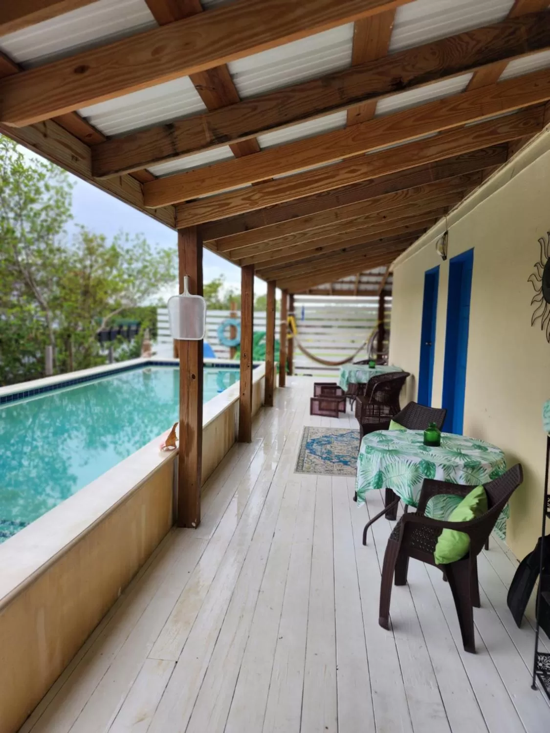 Swimming pool in The BNB on Triggerfish Close to the airport