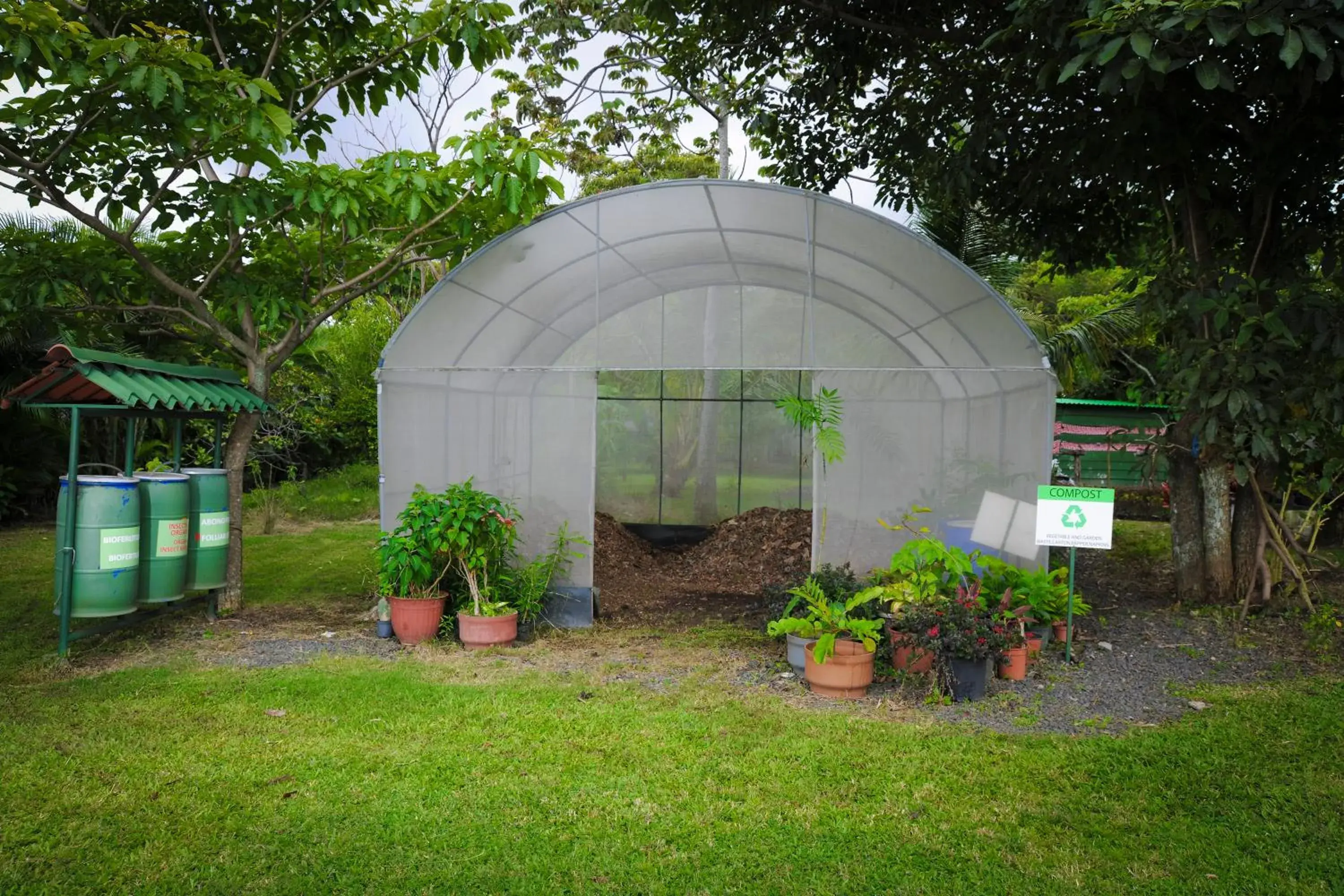 Area and facilities, Garden in Hotel Robledal