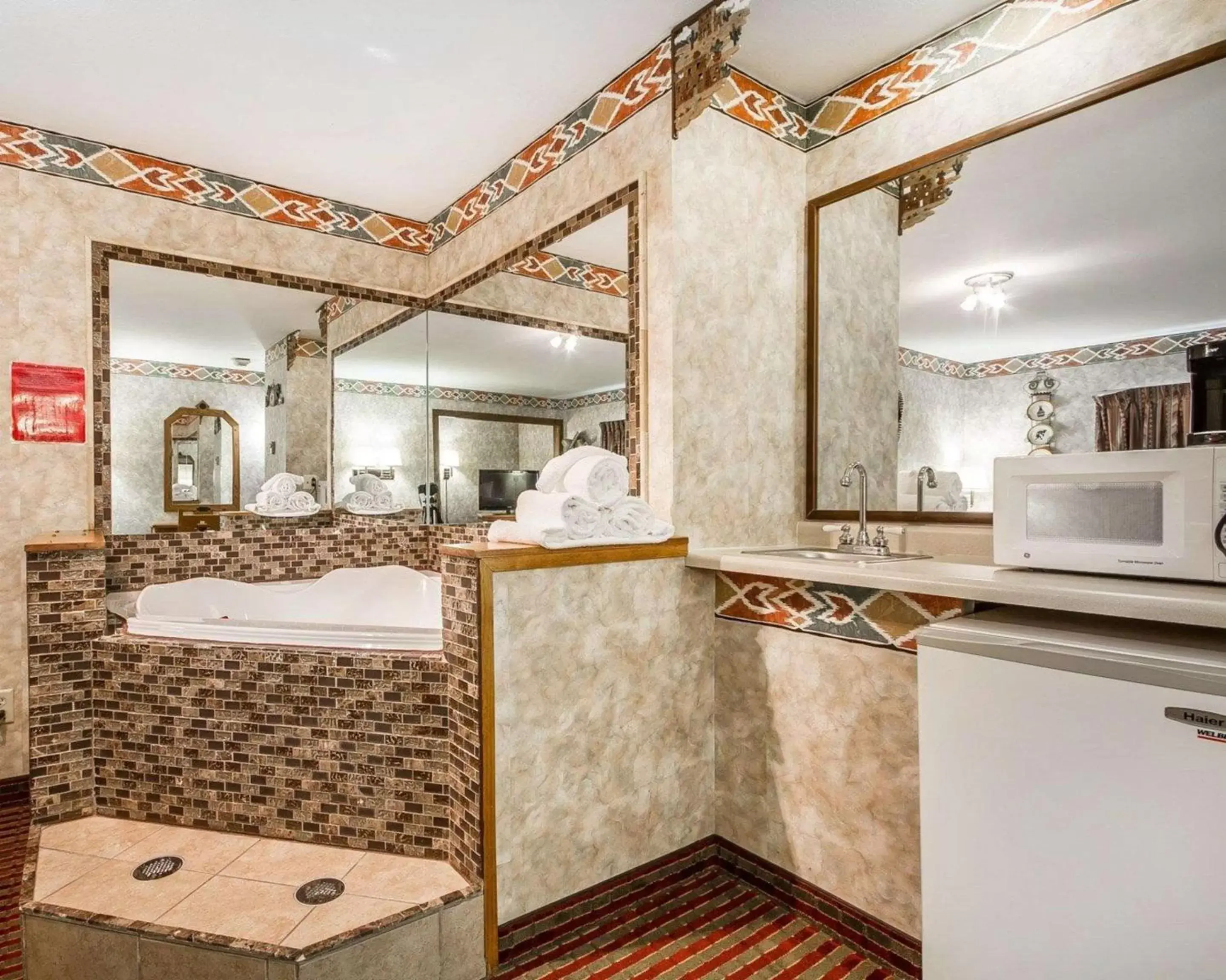 Photo of the whole room in Rodeway Inn & Suites Madison East Photo of the whole room in Rodeway Inn & Suites Madison East