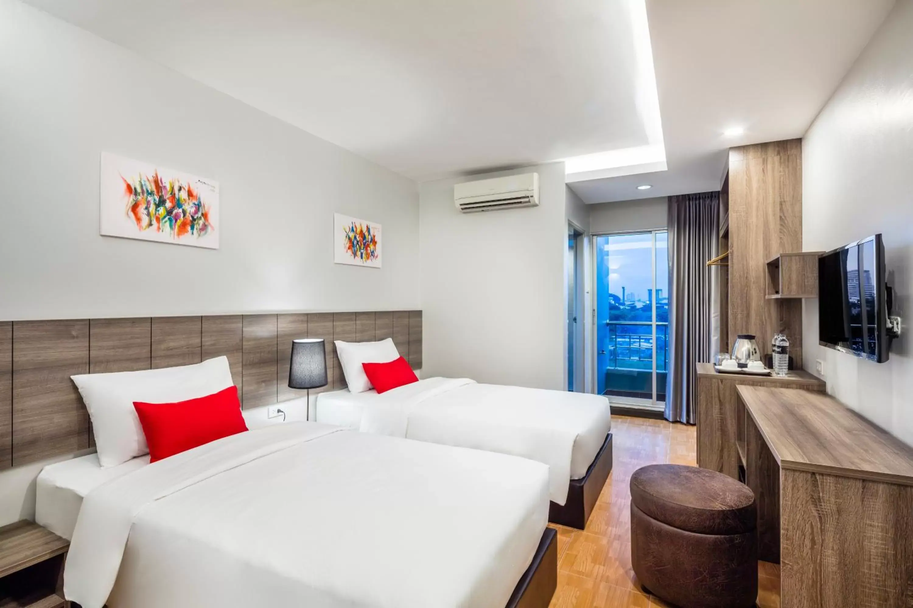 Standard Twin Room in Livotel Hotel Hua Mak Bangkok