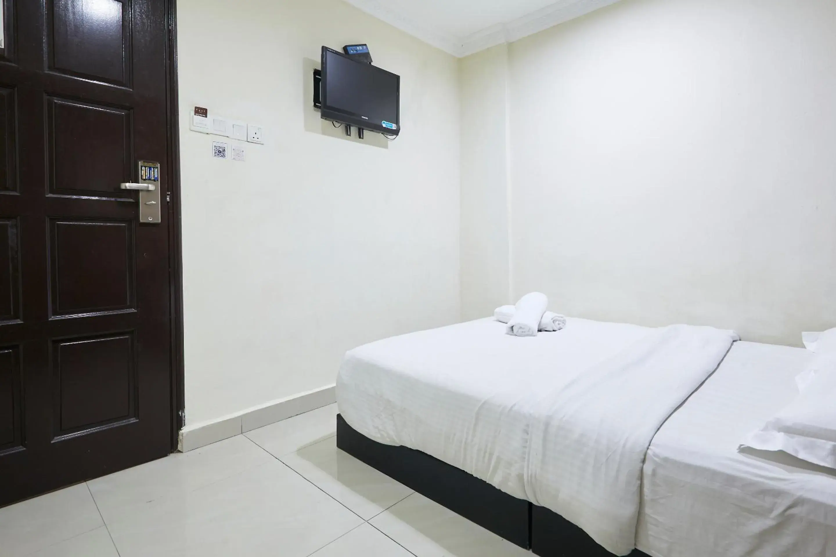 Bed, TV/Entertainment Center in Fast Hotel Setapak