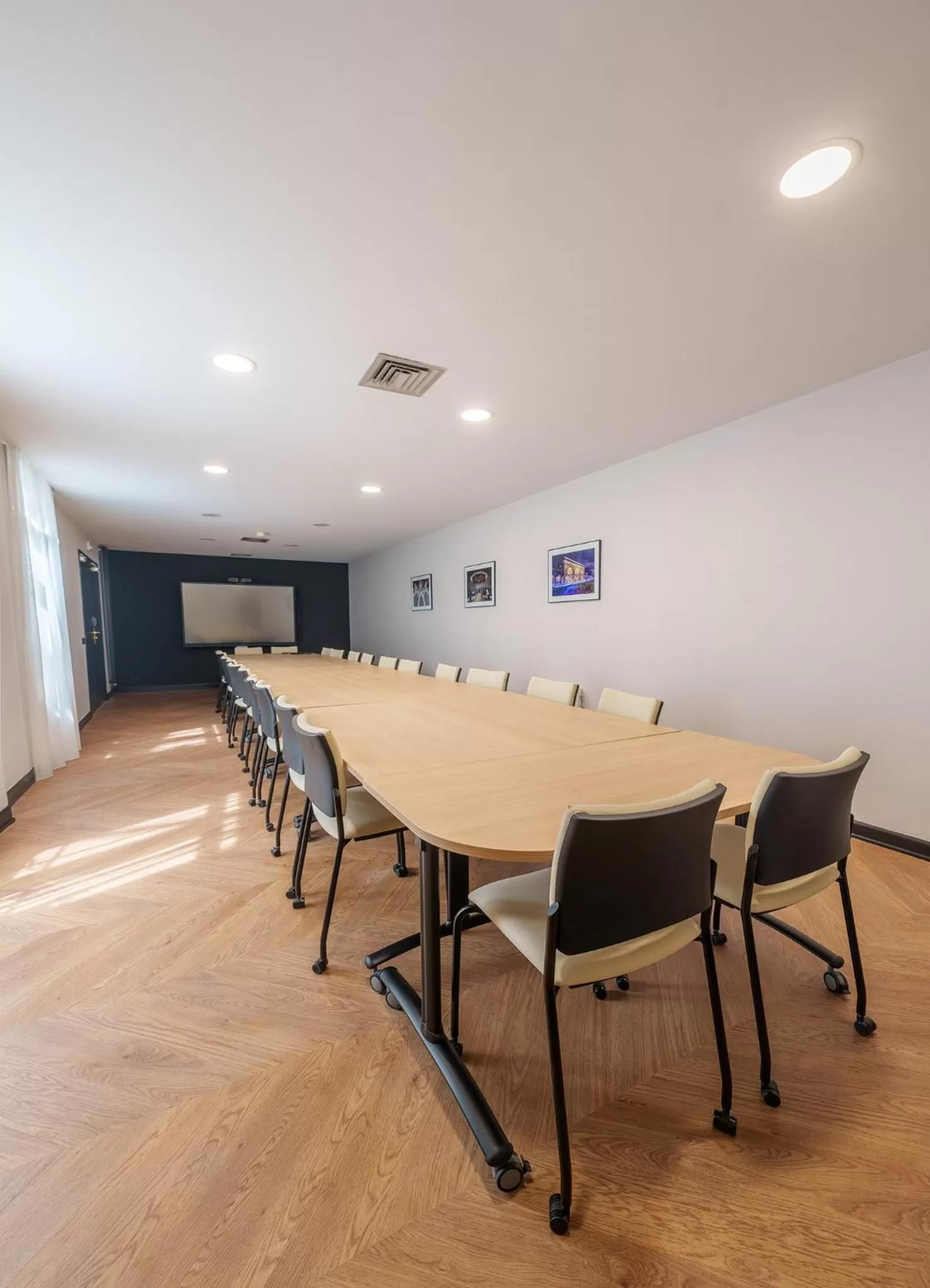 Meeting/conference room in Best Western Plus Le Picardy