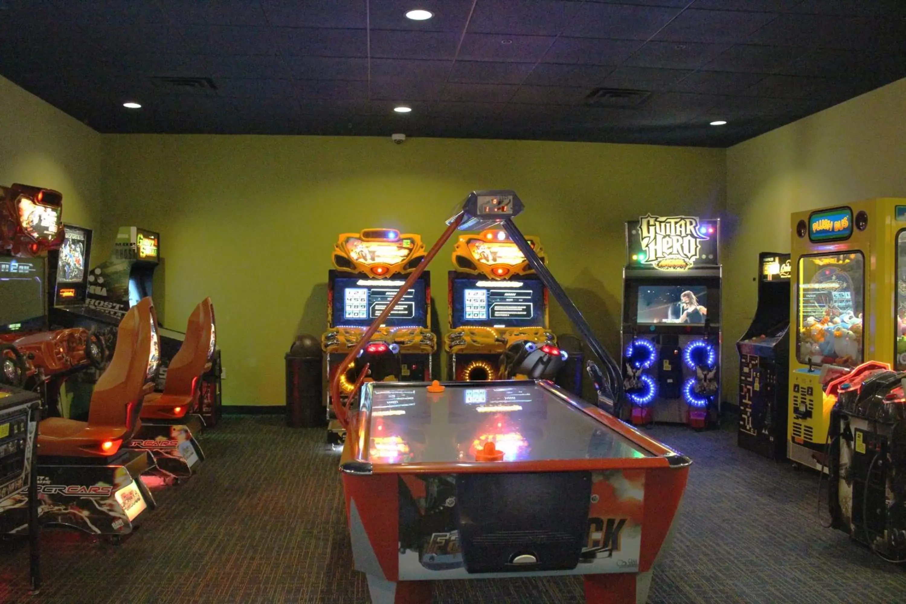 Game Room, Casino in Rosen Inn International Near The Parks