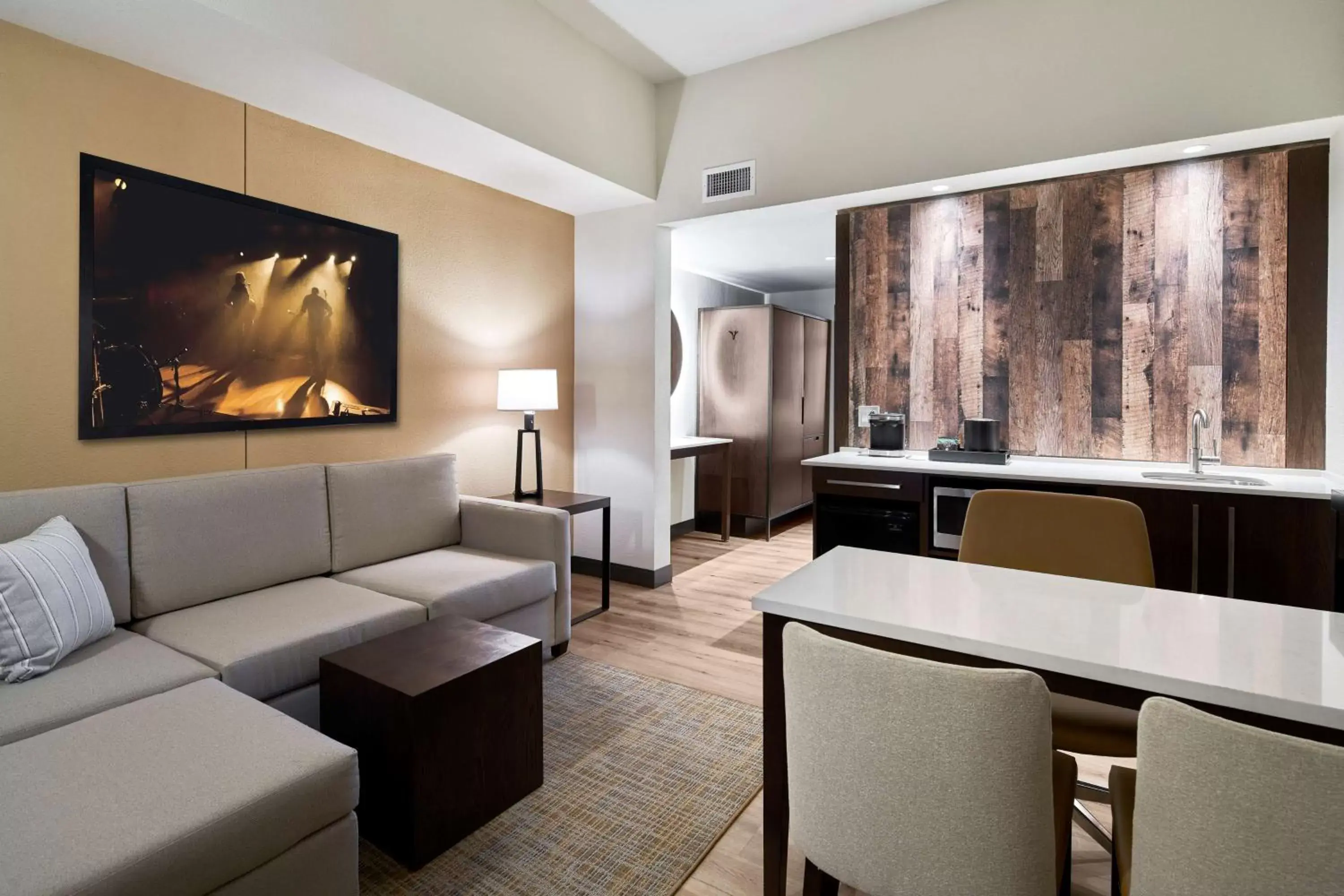 Living room, Seating Area in Embassy Suites by Hilton Nashville Downtown