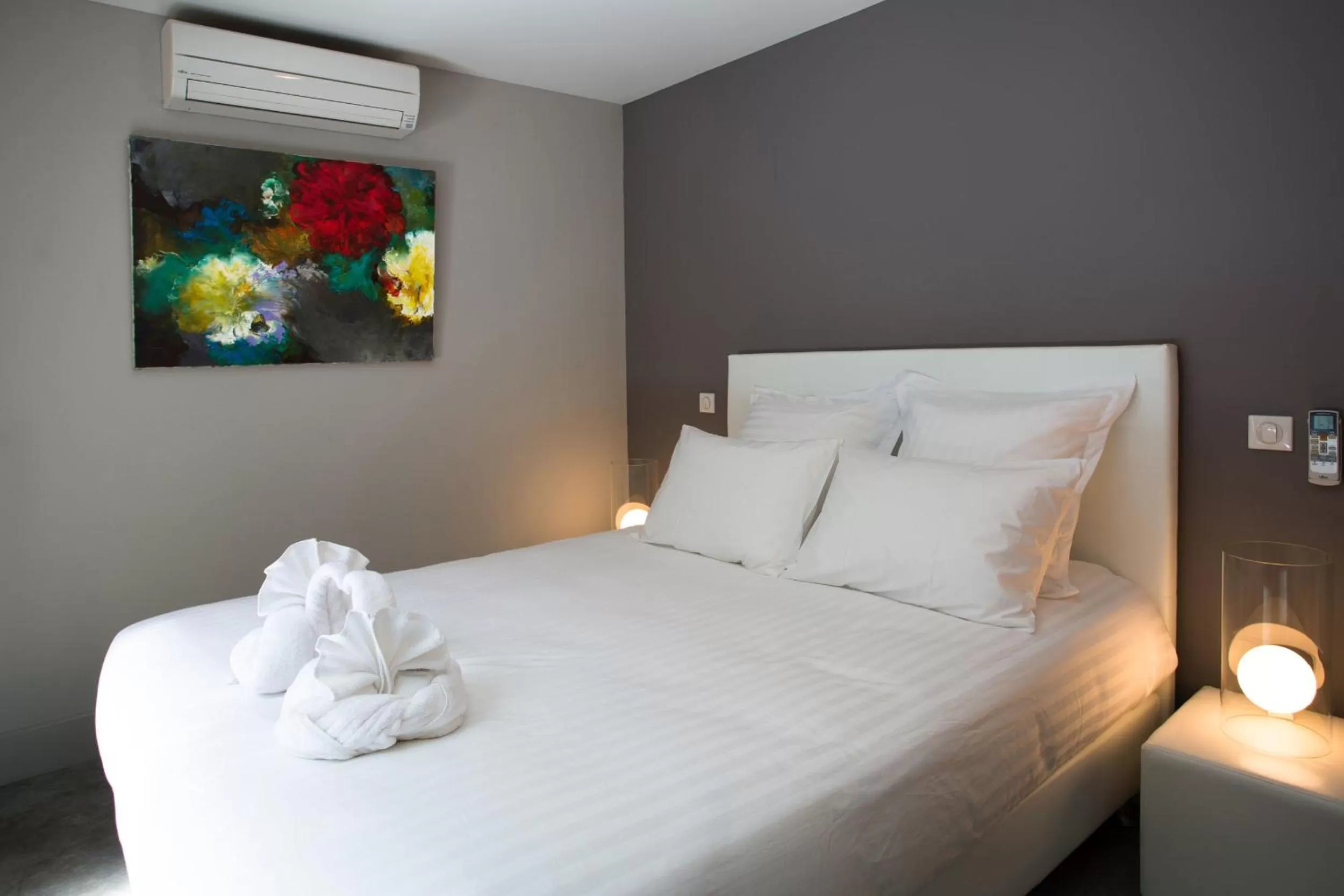 Photo of the whole room, Bed in Be Loft B&B Pool & Spa