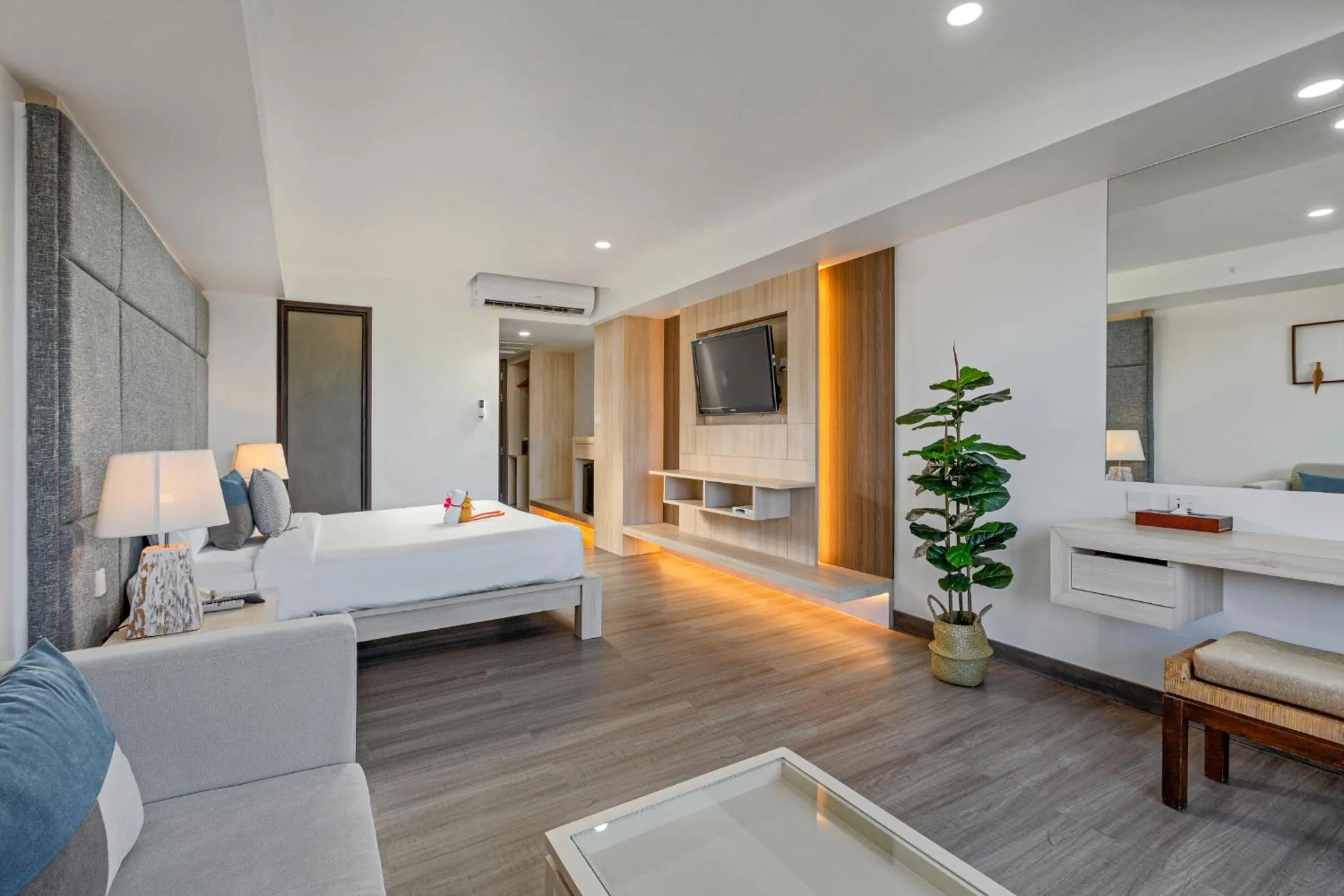 Photo of the whole room, Bed in Baan Laimai Beach Resort & Spa - SHA Extra Plus