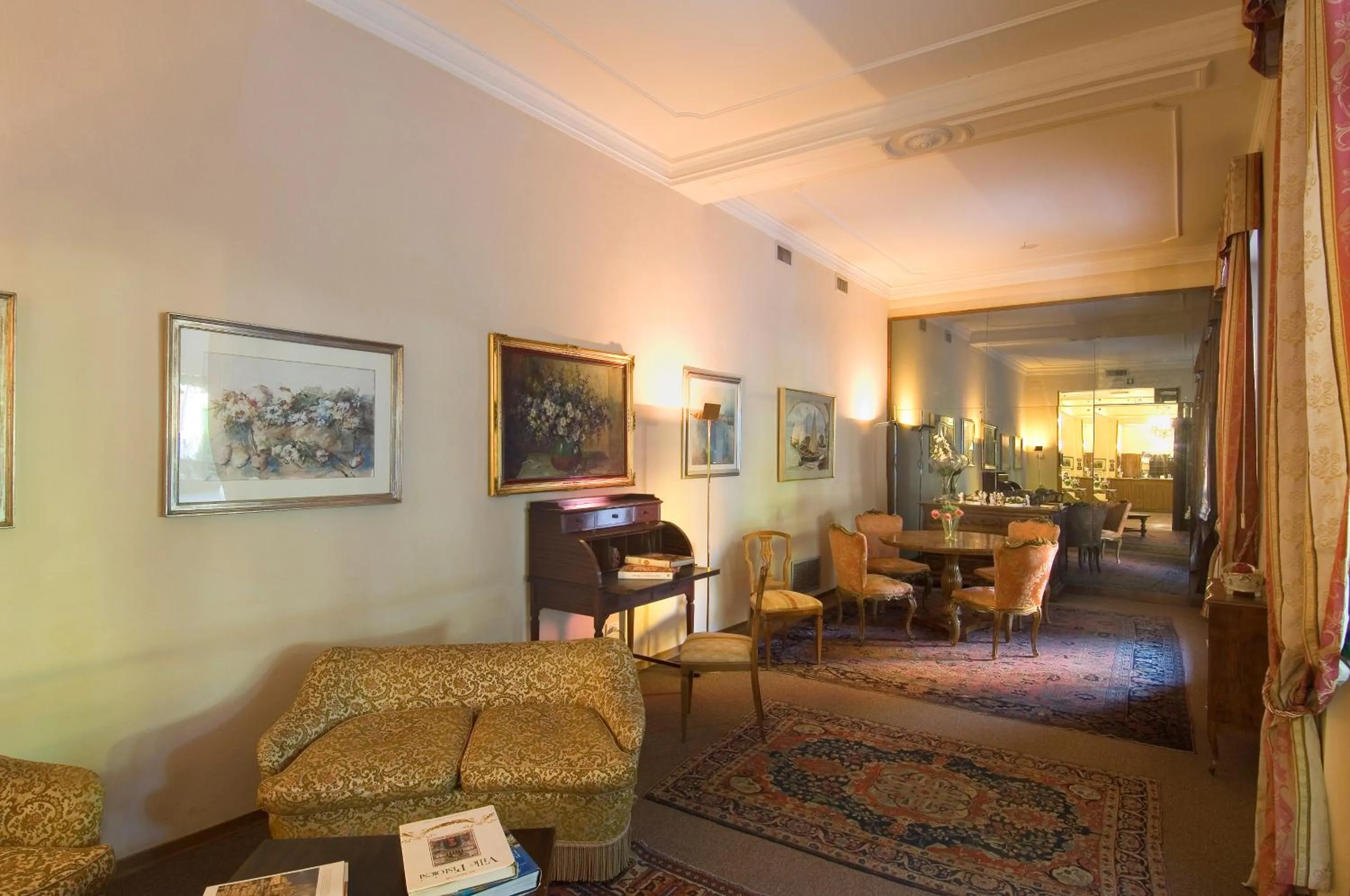 Living room in HG Hotel Cappelli