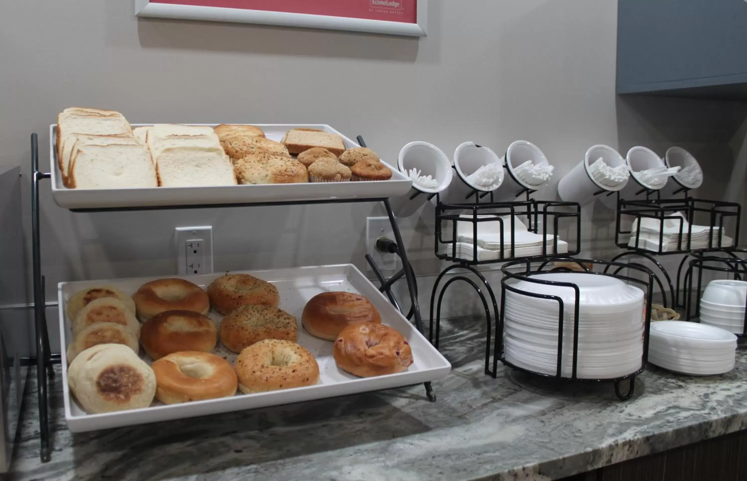 Continental breakfast, Food in Howard Johnson by Wyndham Thunder Bay