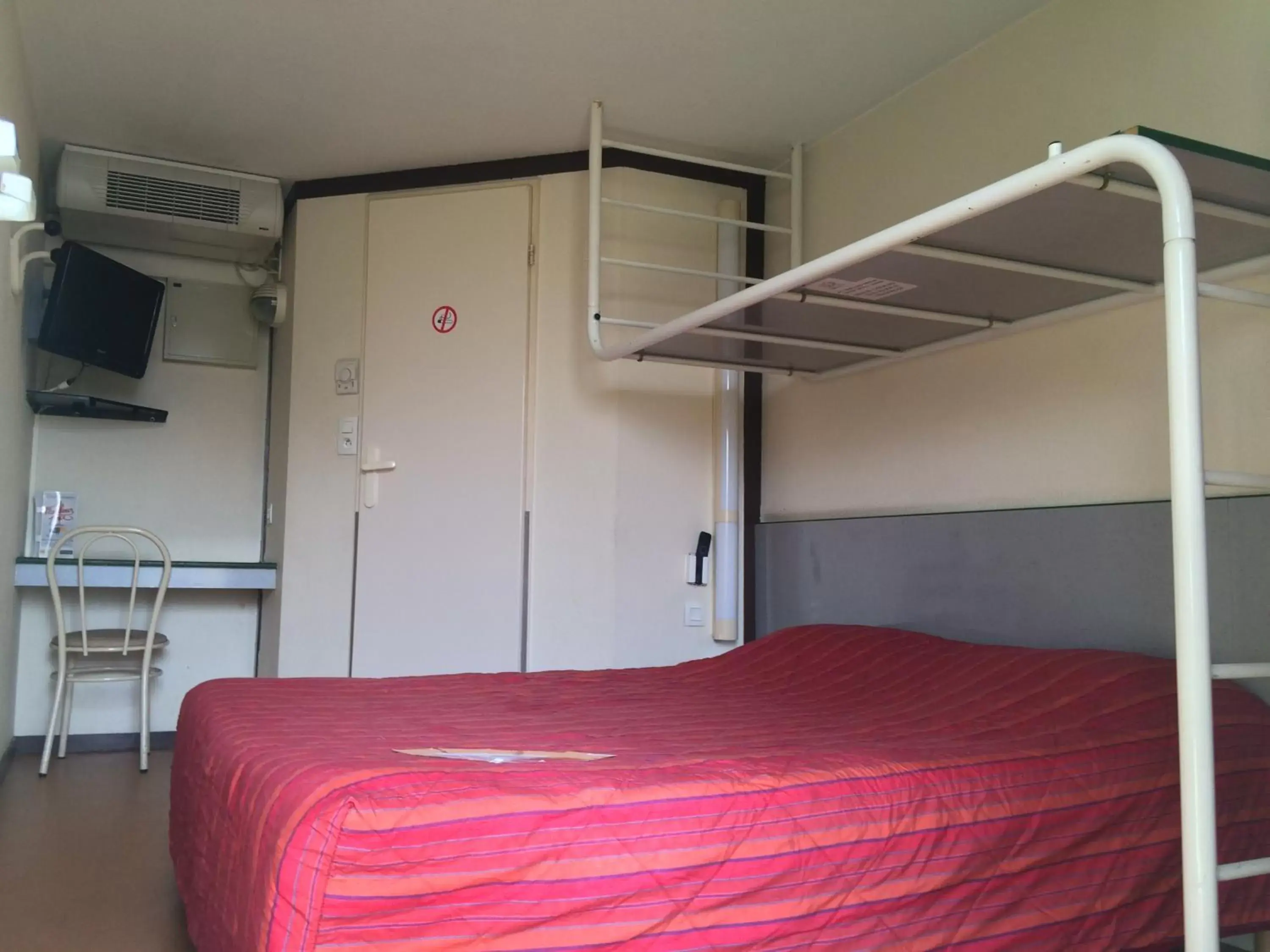 Bed, Bunk Bed in Premiere Classe Brive La Gaillarde Ouest