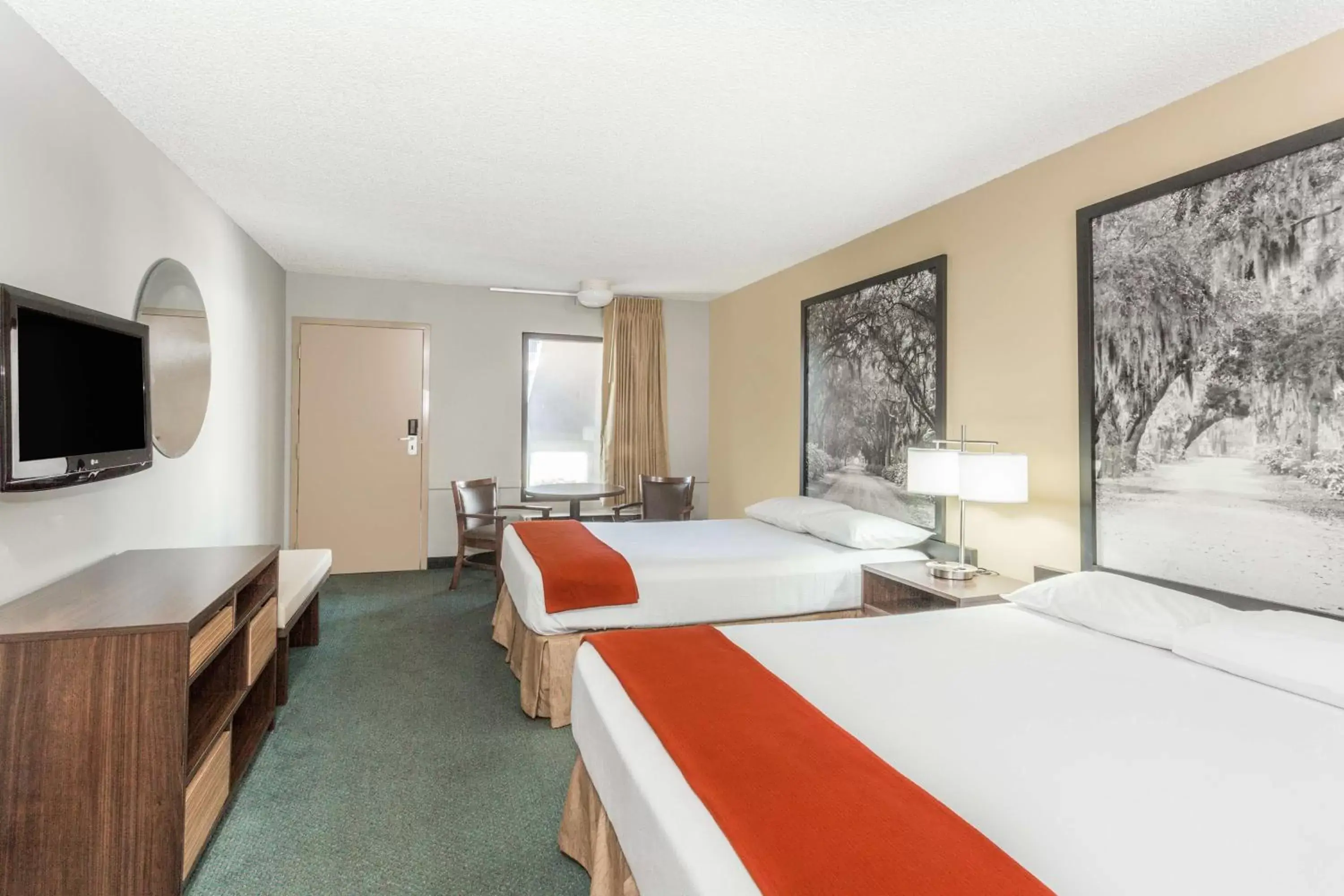 Photo of the whole room, Bed in Super 8 by Wyndham Adel GA I-75 Photo of the whole room, Bed in Super 8 by Wyndham Adel GA I-75