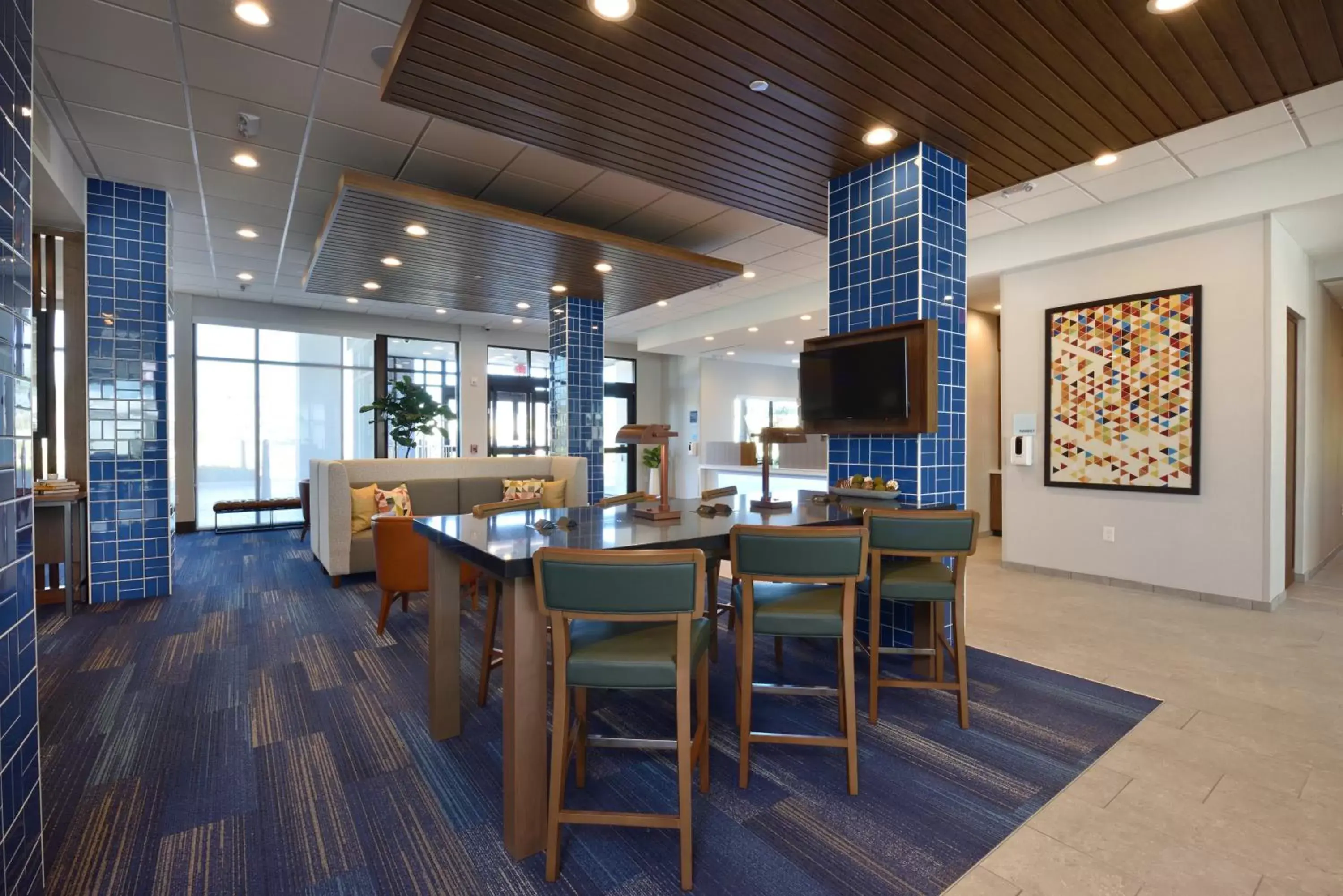 Lobby or reception, Restaurant/Places to Eat in Holiday Inn Express & Suites - Houston North - Woodlands Area, an IHG Hotel