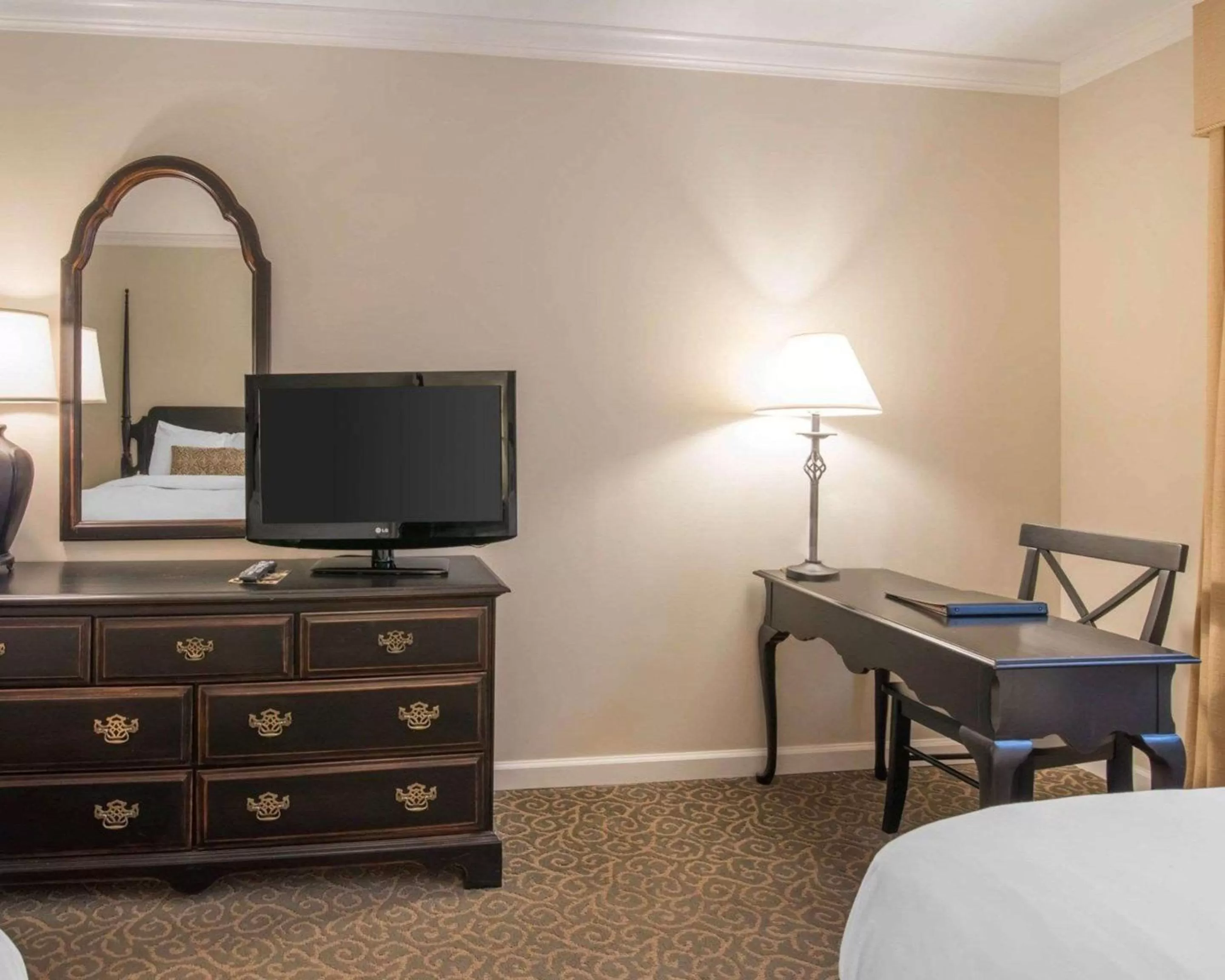 Double Room - Non-Smoking  in The Century House Latham - North Albany, an Ascend Collection Hotel