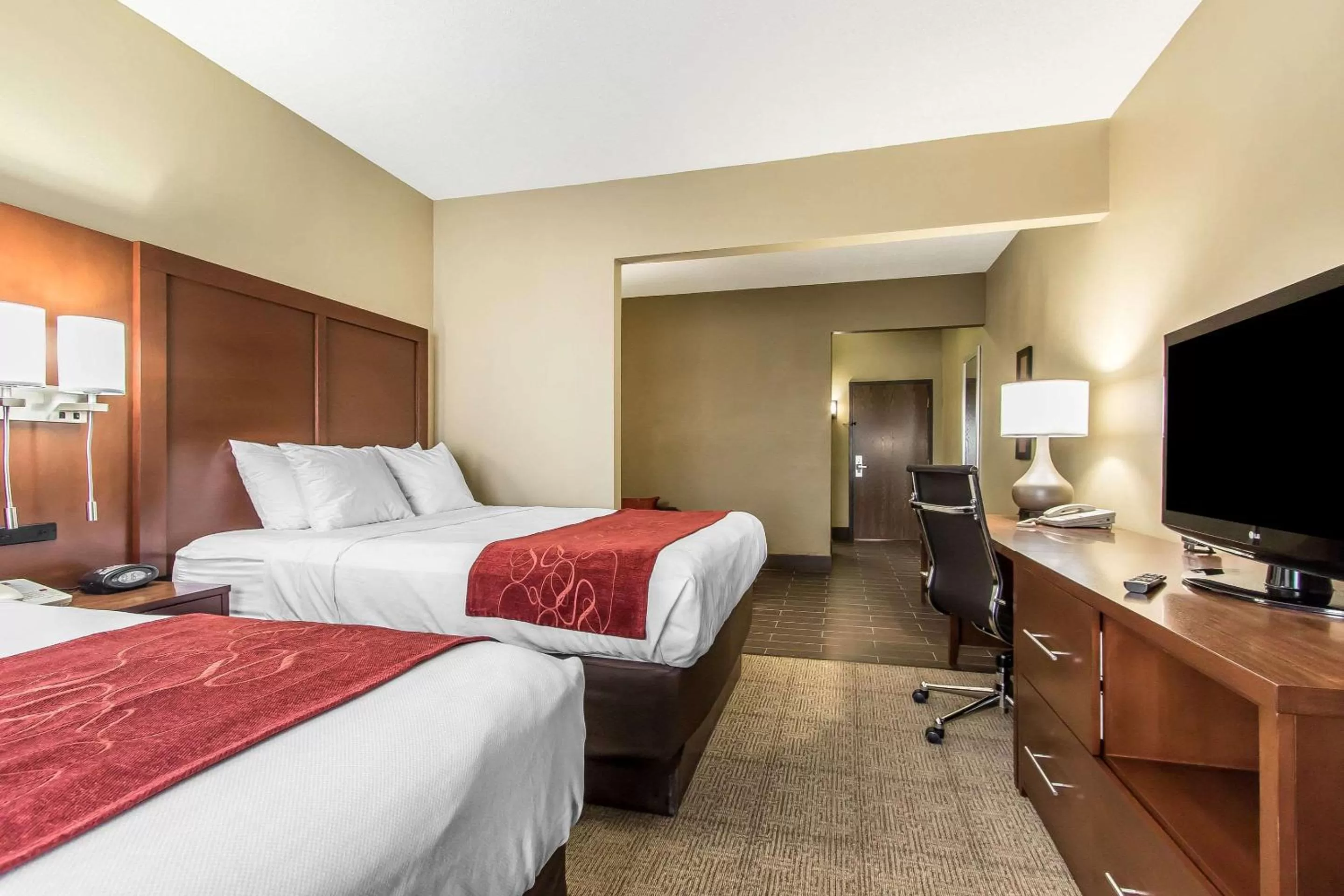 Photo of the whole room, Bed in Comfort Suites Effingham Central