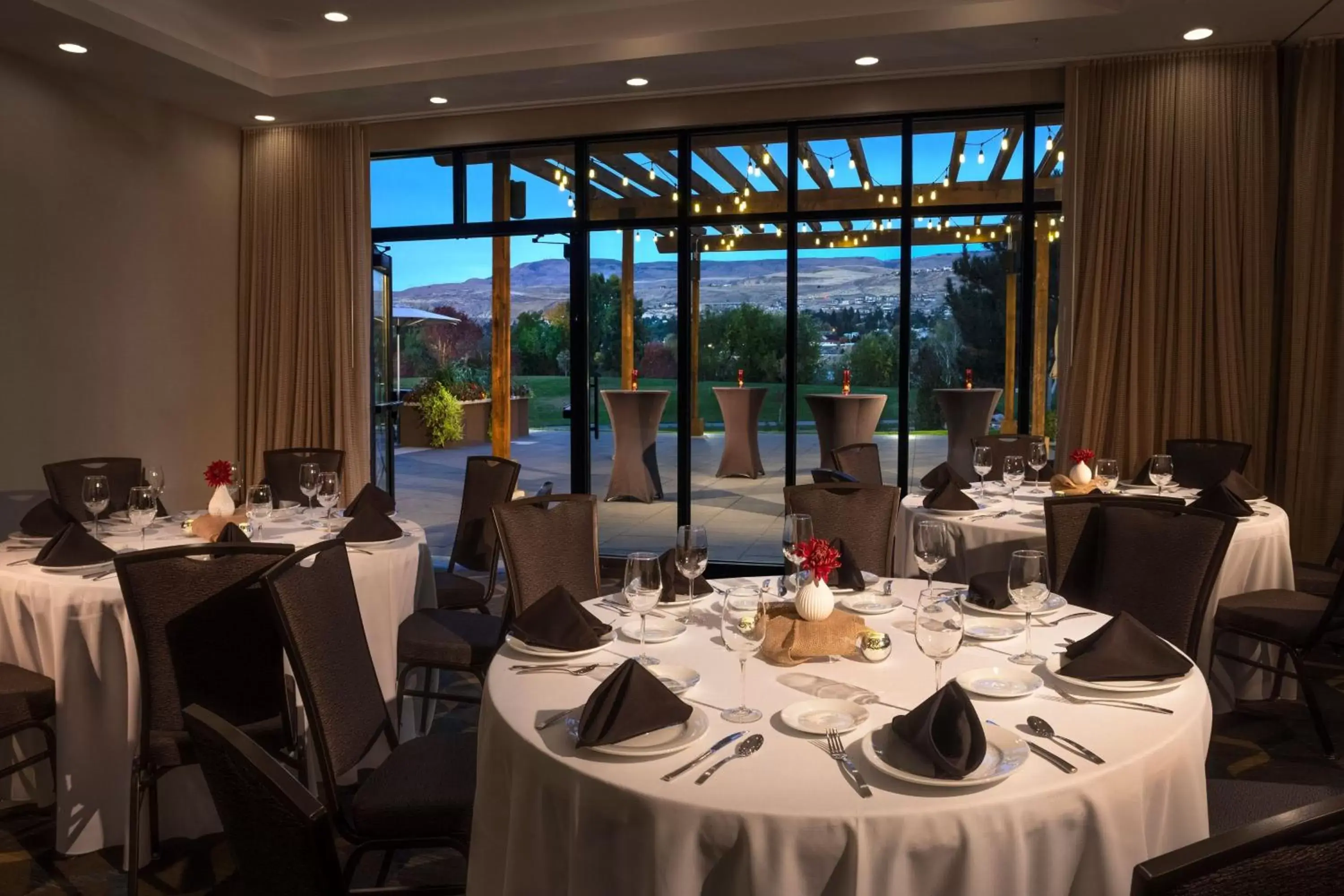 Meeting/conference room, Restaurant/Places to Eat in Residence Inn by Marriott Wenatchee