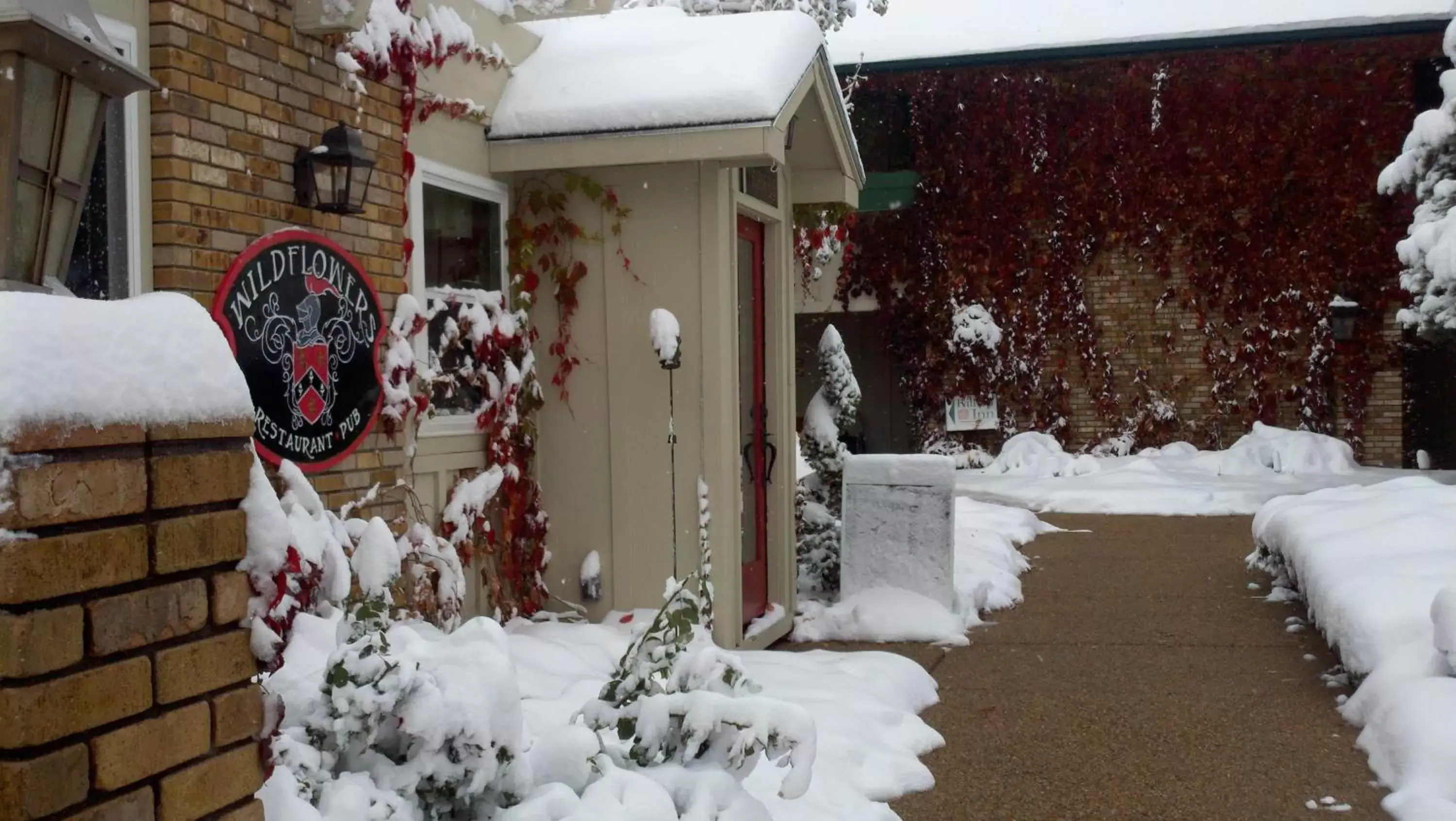 Facade/entrance, Winter in Hilltop Inn Broomfield Denver
