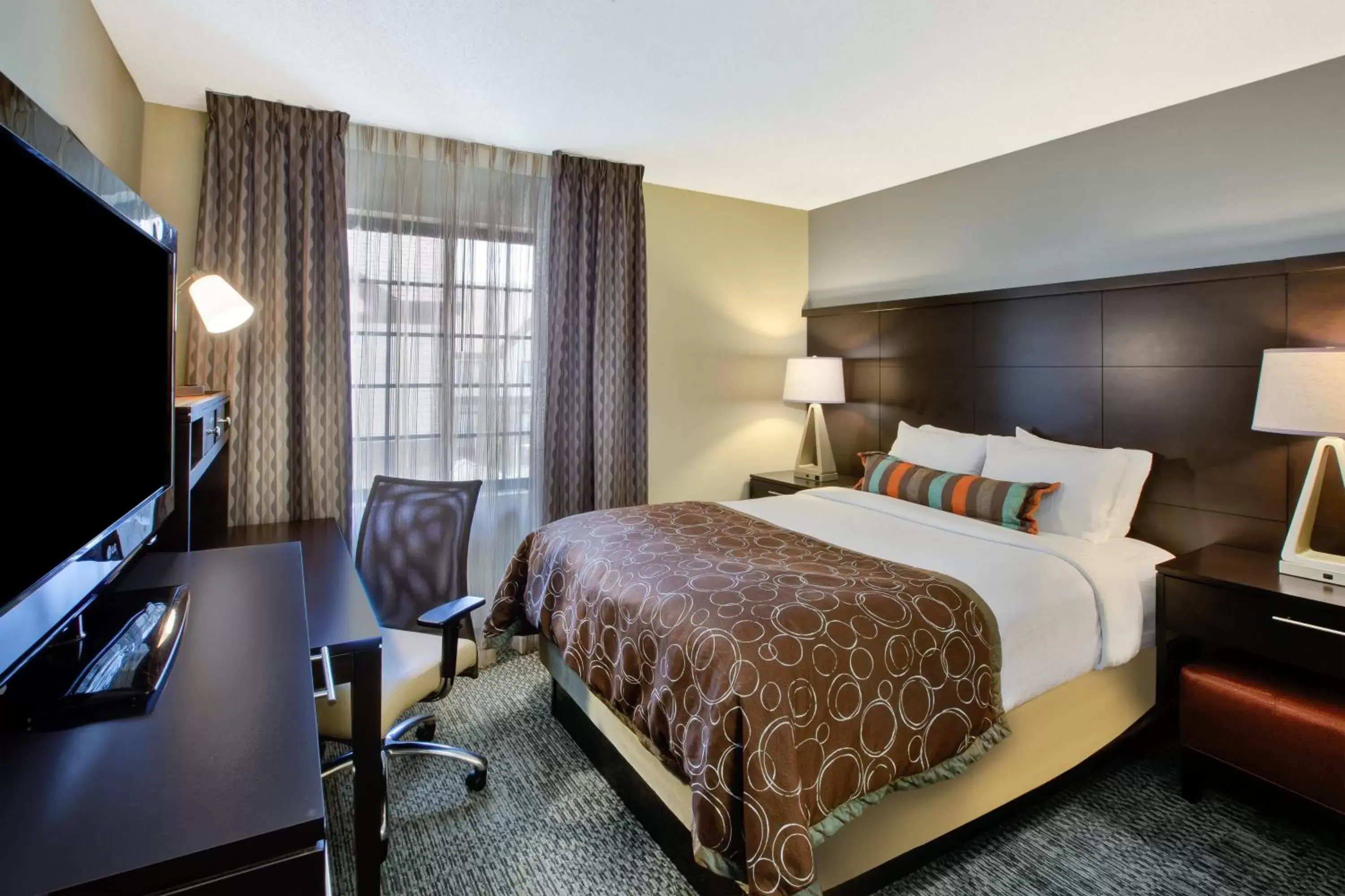 Photo of the whole room, Bed in Staybridge Suites Louisville - East, an IHG Hotel