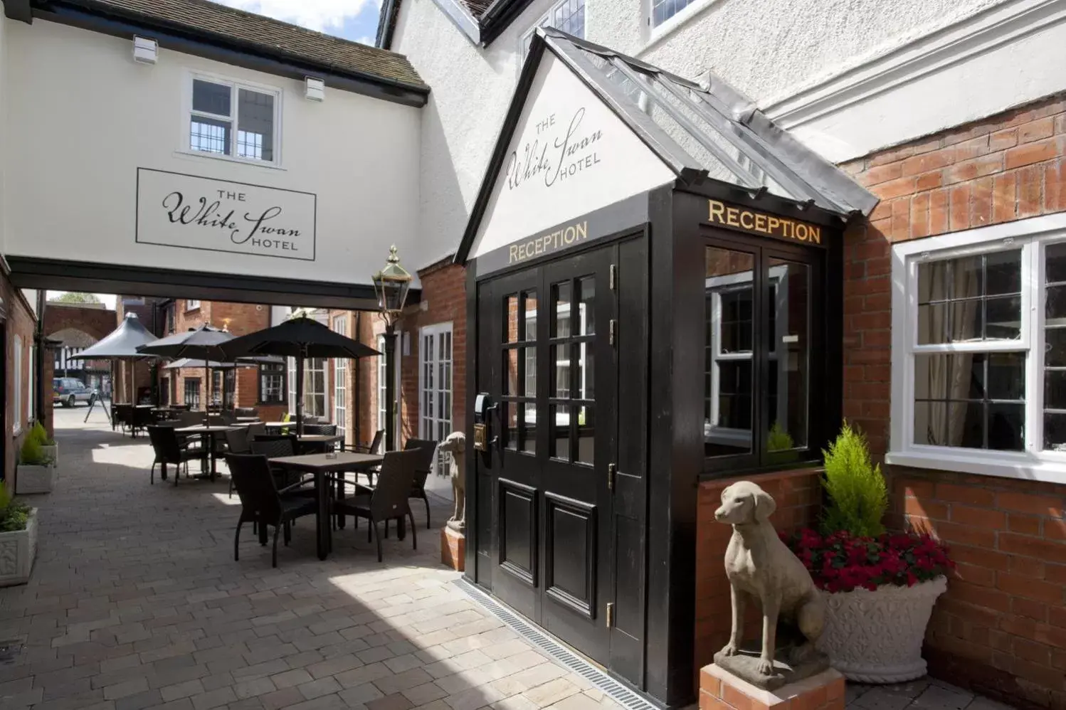 Facade/entrance in The White Swan Hotel