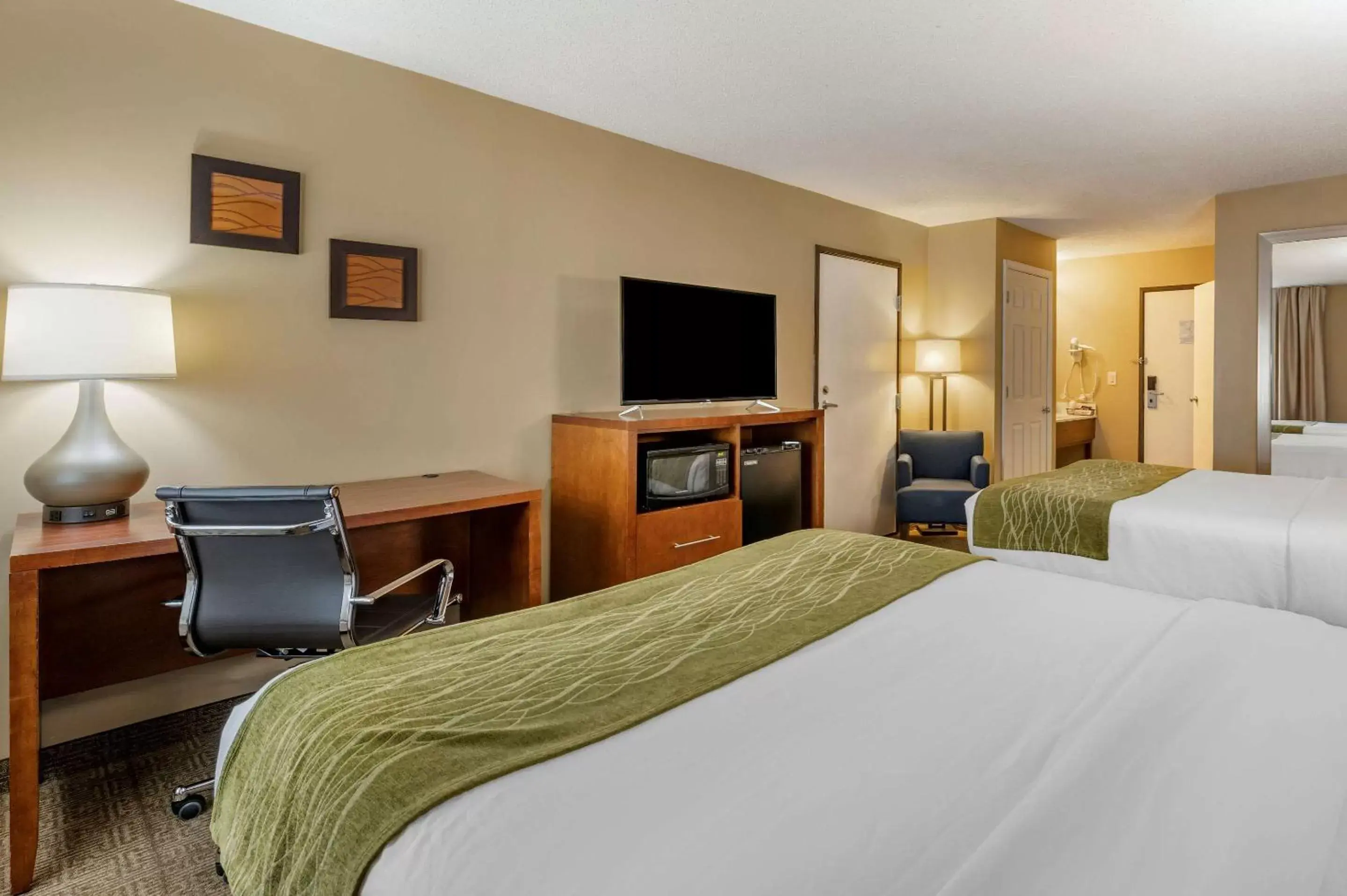 Bedroom, Bed in Comfort Inn Romeoville - Bolingbrook