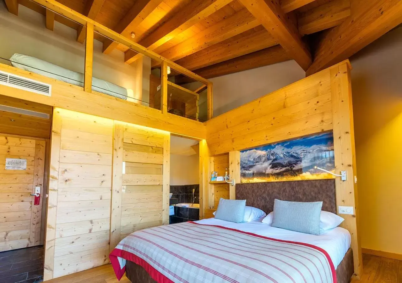 Photo of the whole room, Bed in Nendaz 4 Vallées & SPA 4* Superior