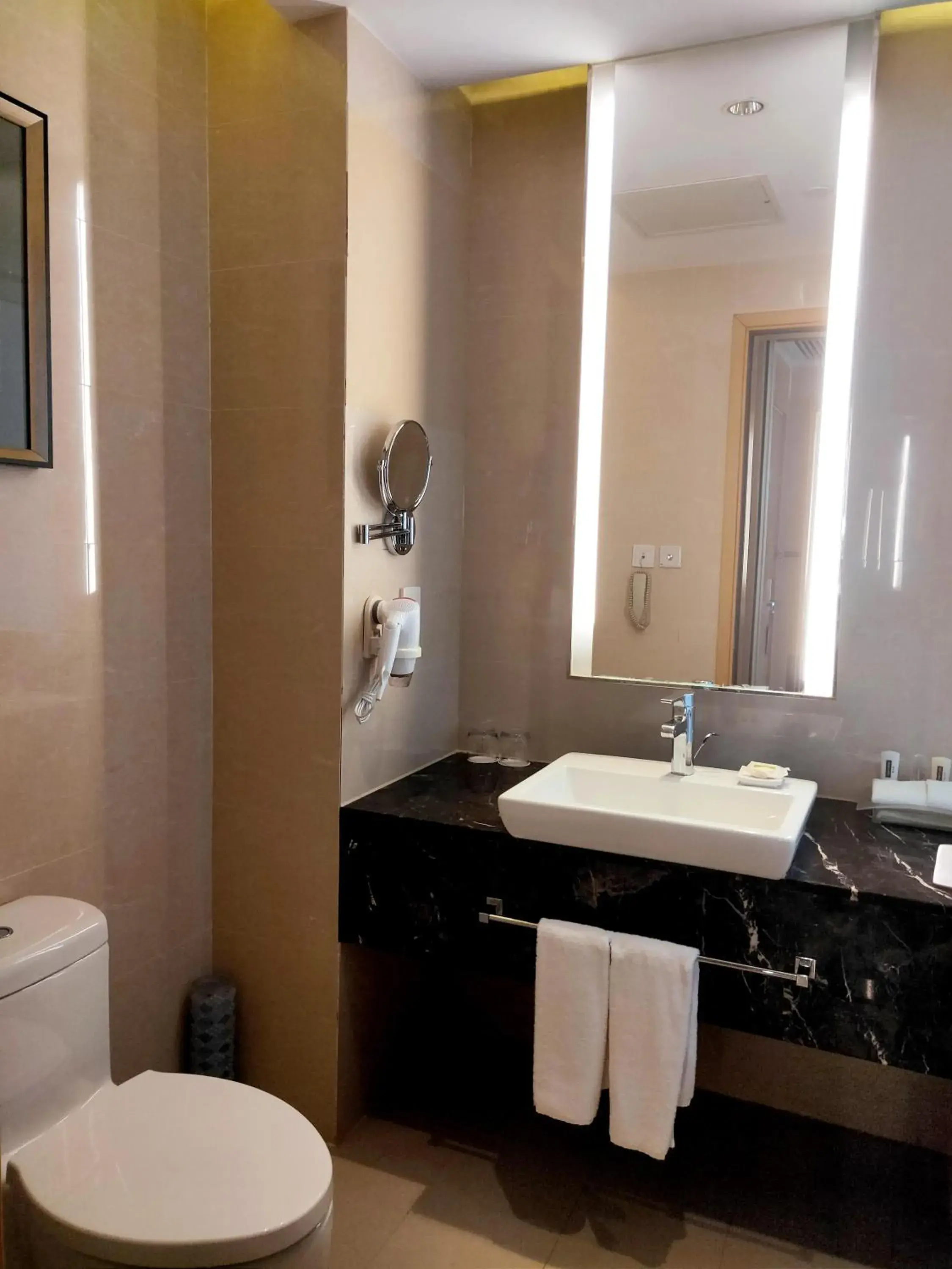 Bathroom in Radisson Hotel Tianjin Aqua City