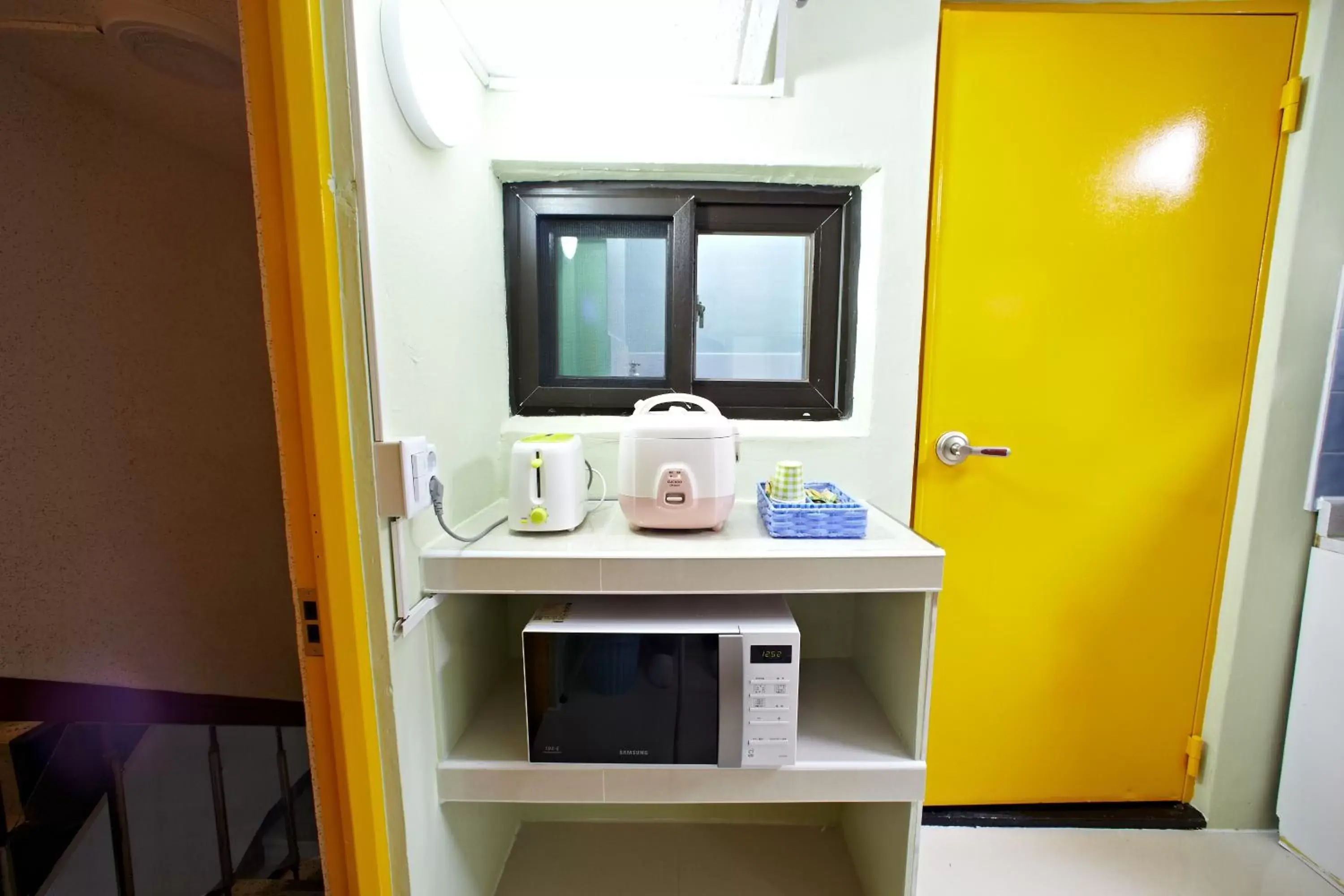 Coffee/tea facilities, Bathroom in Rainbow Hotel Myeongdong