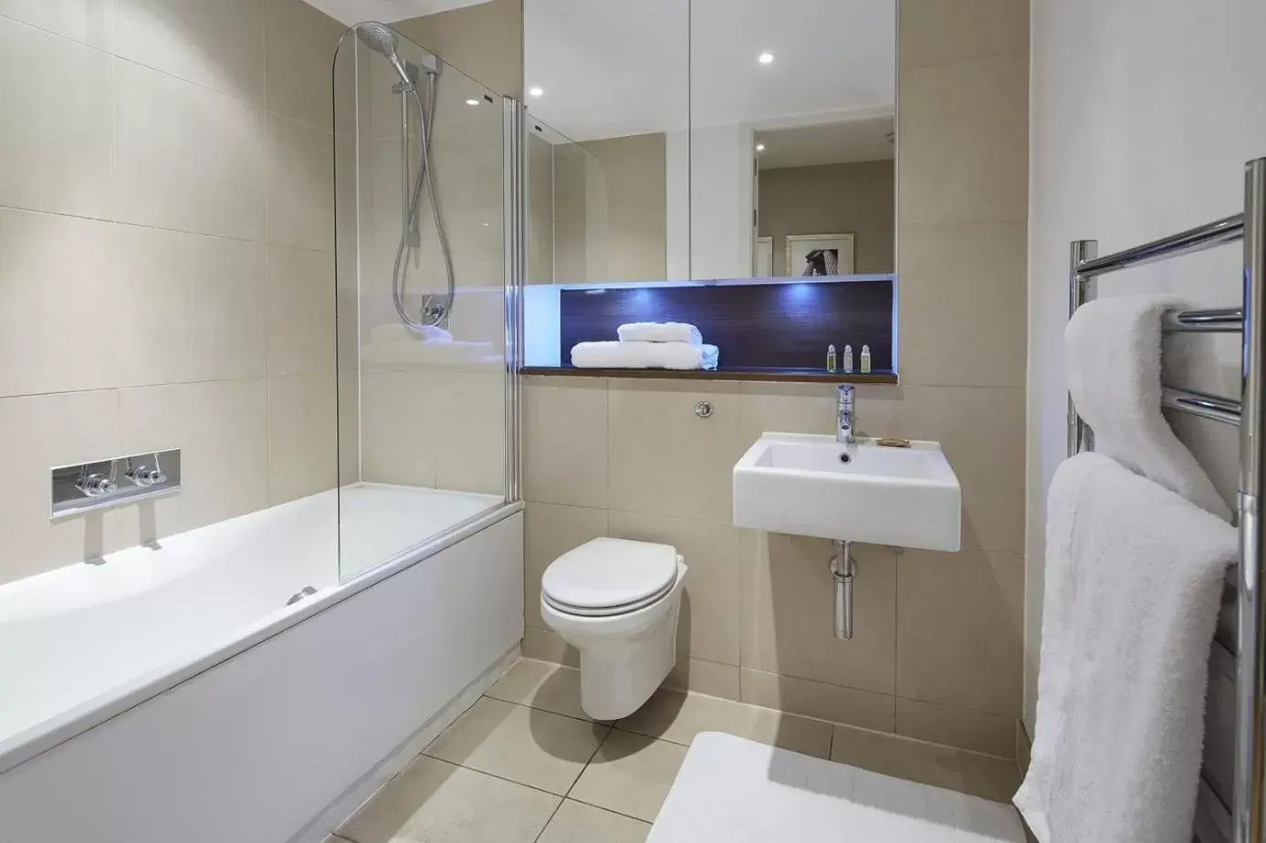 Bathroom in Marlin Apartments London Bridge - Empire Square