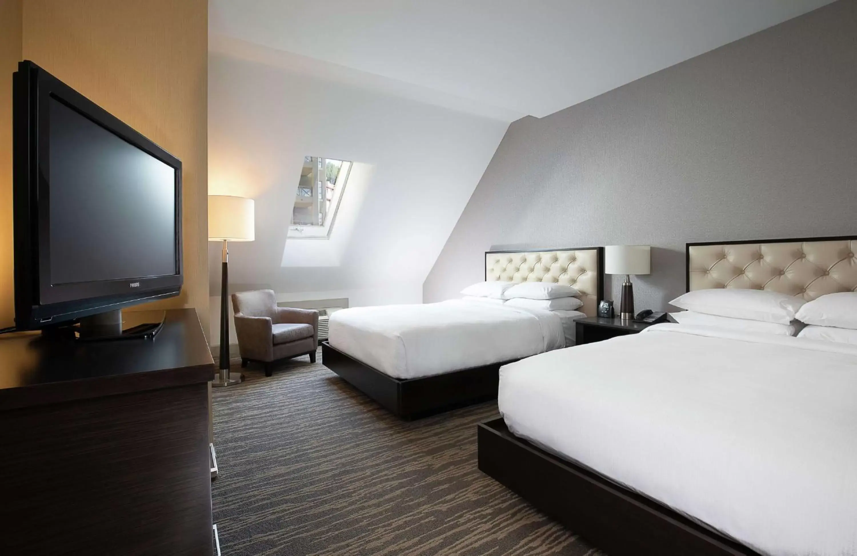 Bedroom, Bed in Hilton Whistler Resort & Spa