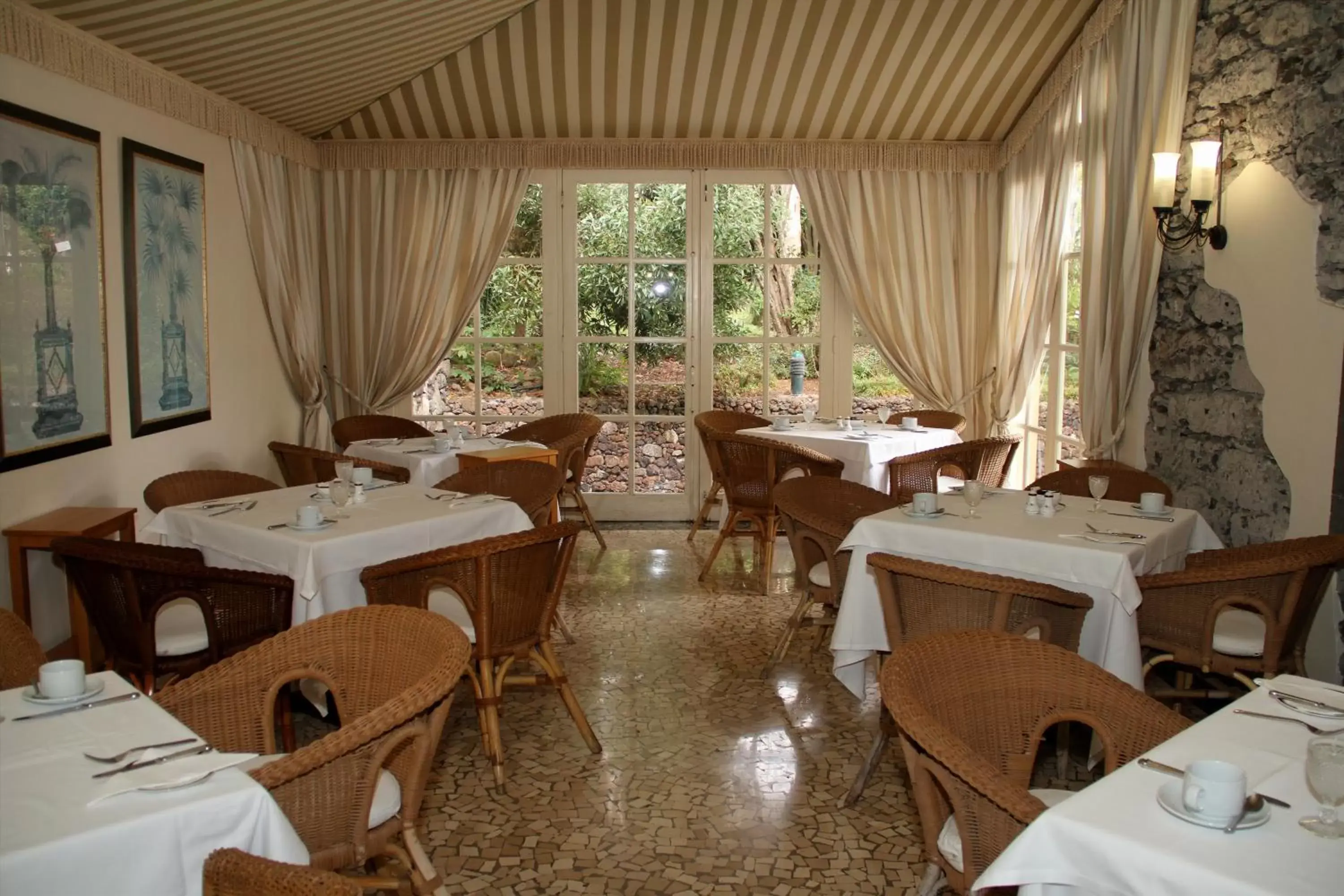 Restaurant/Places to Eat in Quinta do Estreito