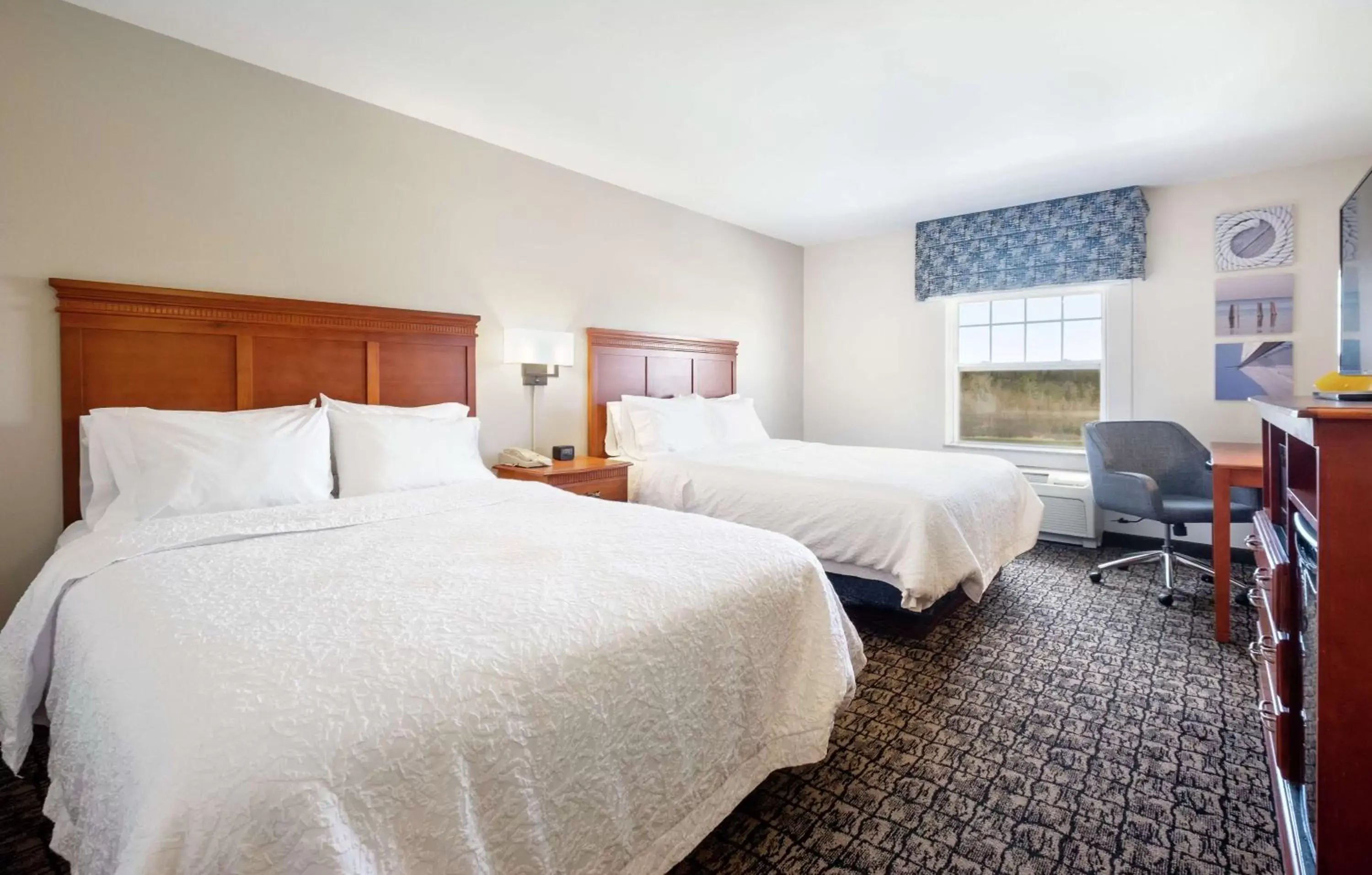 Bedroom, Bed in Hampton Inn & Suites Rockland