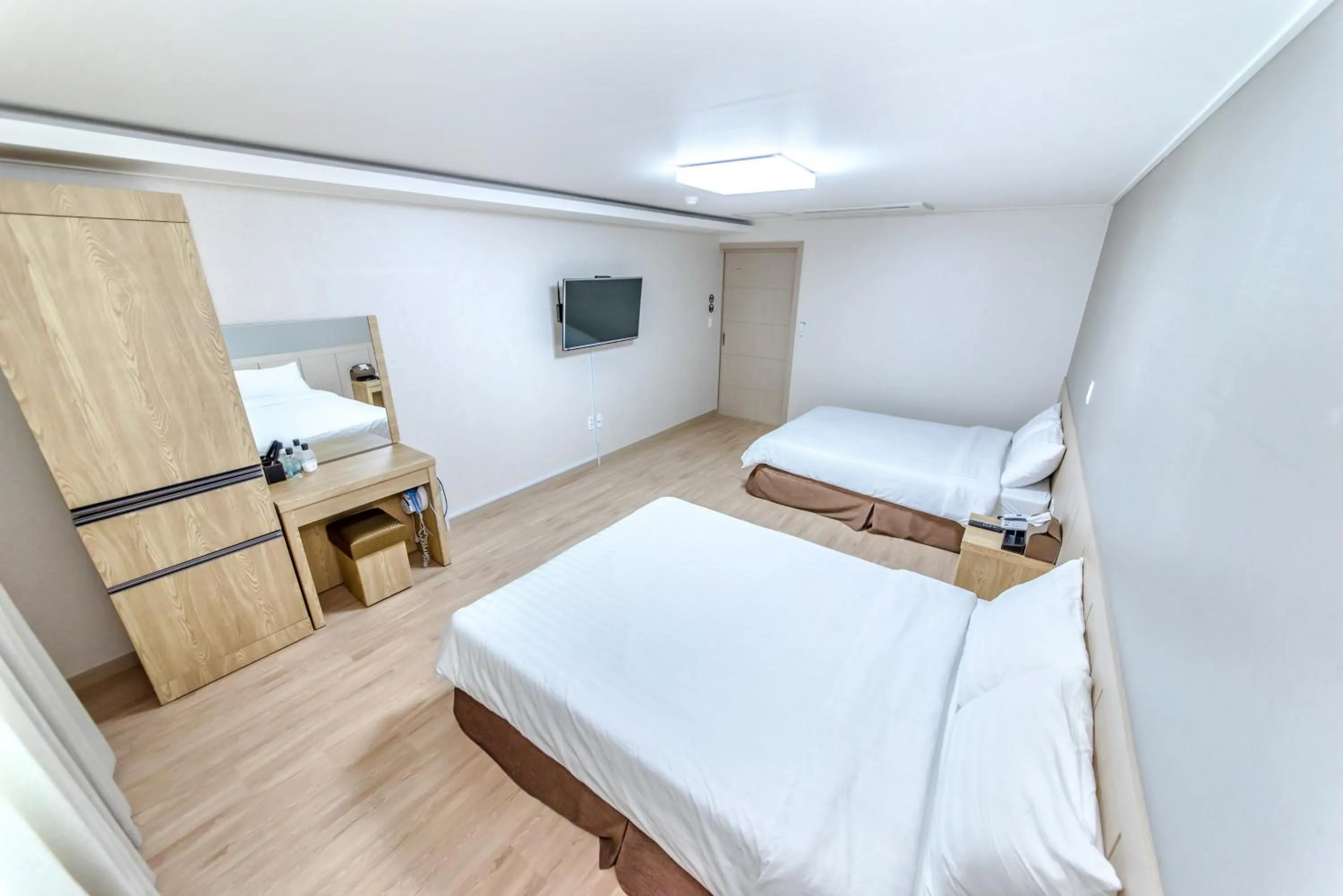 Bedroom, Bed in Jungmoon City Hotel & J-hill Hotel