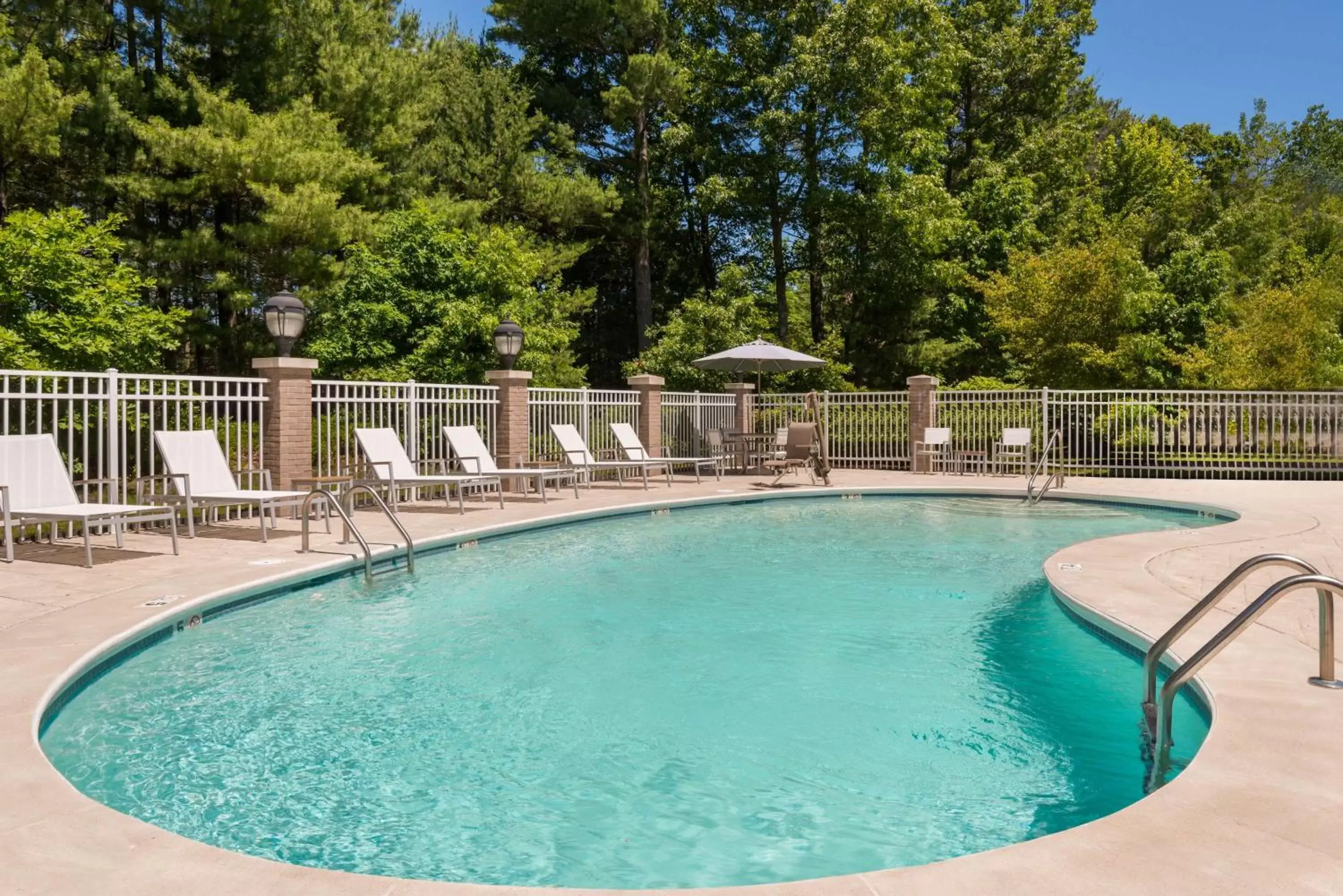 Pool view, Swimming Pool in Hampton Inn Boston Bedford Burlington