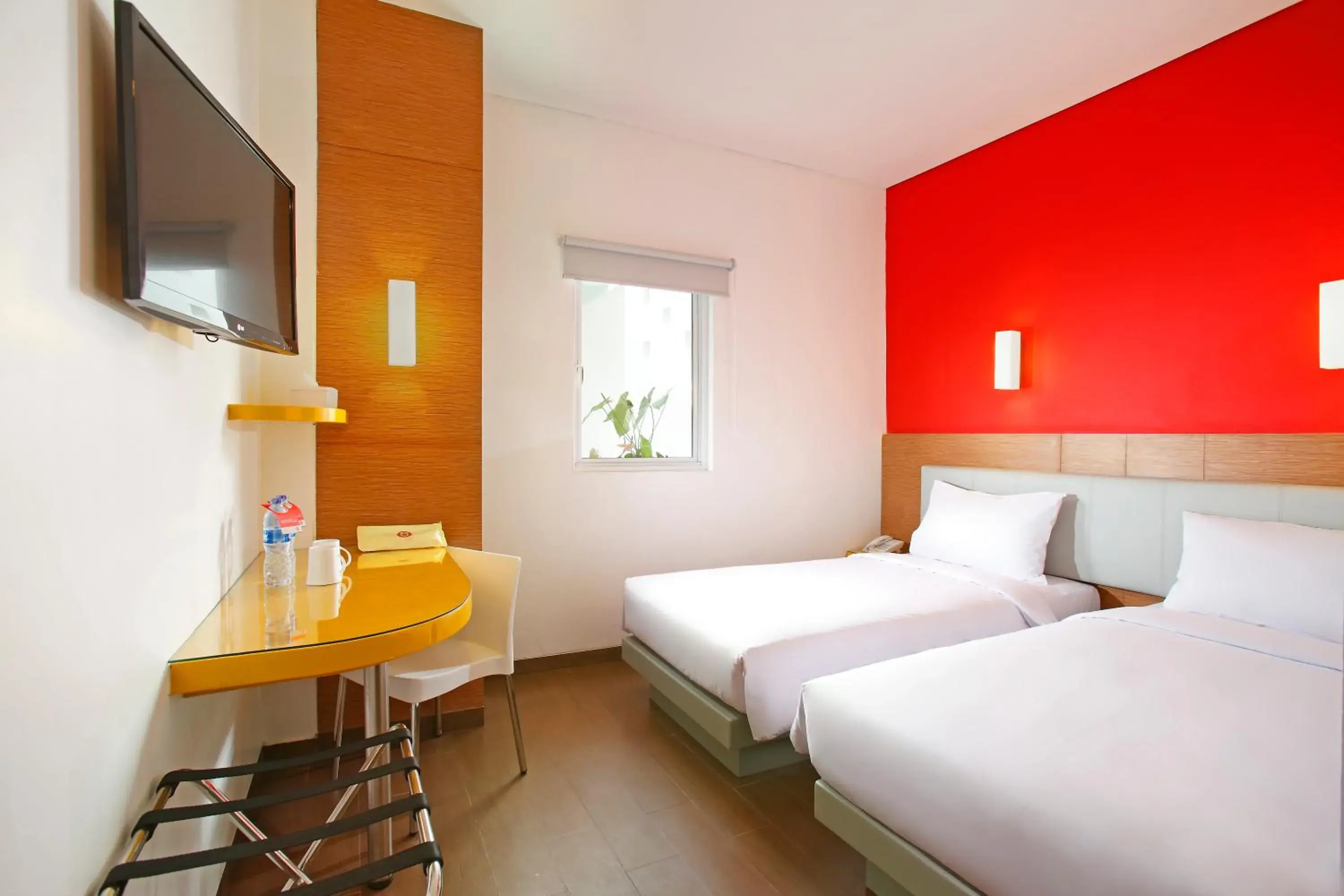 Bedroom, Bed in Amaris Hotel Sunset Road